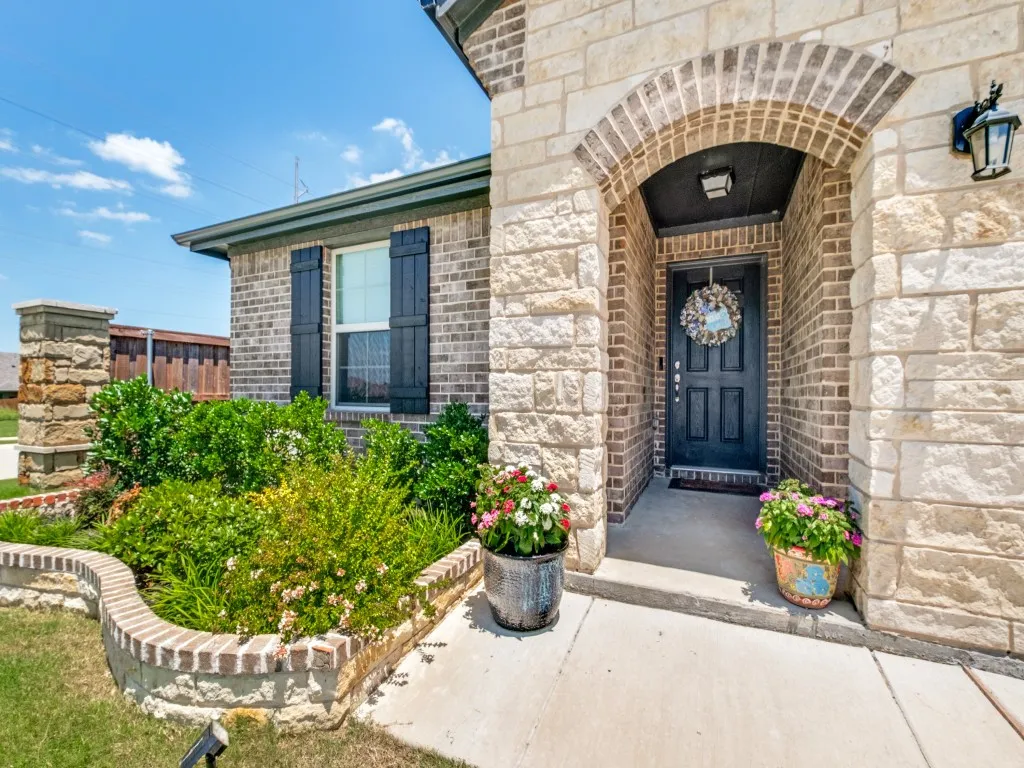 Single Family Residence For Sale in Denton County , 5120 Valley Forge Drive, Denton, Texas 76207, 3 Bedroom, 2 Bathroom, 2 Garage spaces, 1,633 Sqft, built in 2022, mls#21305932, Real Estate Agent in Denton, Homes For Sale in Denton county, Homes For Sale in Denton, Realtor in Denton Texas, Real Estate Brokerage Independent Realty Texas, Luminita Cordes Realtor