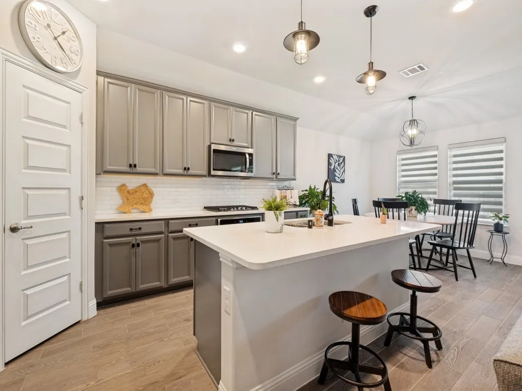 Single Family Residence For Sale in Denton County , 5120 Valley Forge Drive, Denton, Texas 76207, 3 Bedroom, 2 Bathroom, 2 Garage spaces, 1,633 Sqft, built in 2022, mls#21305932, Real Estate Agent in Denton, Homes For Sale in Denton county, Homes For Sale in Denton, Realtor in Denton Texas, Real Estate Brokerage Independent Realty Texas, Luminita Cordes Realtor