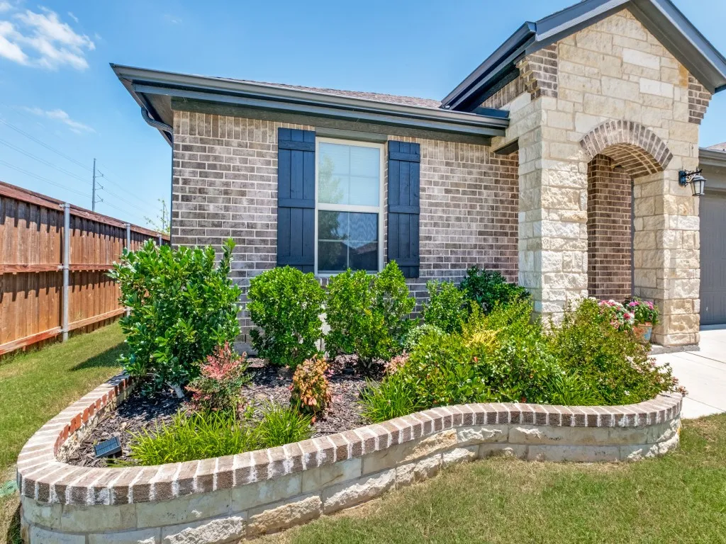 Single Family Residence For Sale in Denton County , 5120 Valley Forge Drive, Denton, Texas 76207, 3 Bedroom, 2 Bathroom, 2 Garage spaces, 1,633 Sqft, built in 2022, mls#21305932, Real Estate Agent in Denton, Homes For Sale in Denton county, Homes For Sale in Denton, Realtor in Denton Texas, Real Estate Brokerage Independent Realty Texas, Luminita Cordes Realtor