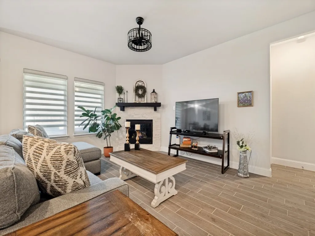 Single Family Residence For Sale in Denton County , 5120 Valley Forge Drive, Denton, Texas 76207, 3 Bedroom, 2 Bathroom, 2 Garage spaces, 1,633 Sqft, built in 2022, mls#21305932, Real Estate Agent in Denton, Homes For Sale in Denton county, Homes For Sale in Denton, Realtor in Denton Texas, Real Estate Brokerage Independent Realty Texas, Luminita Cordes Realtor