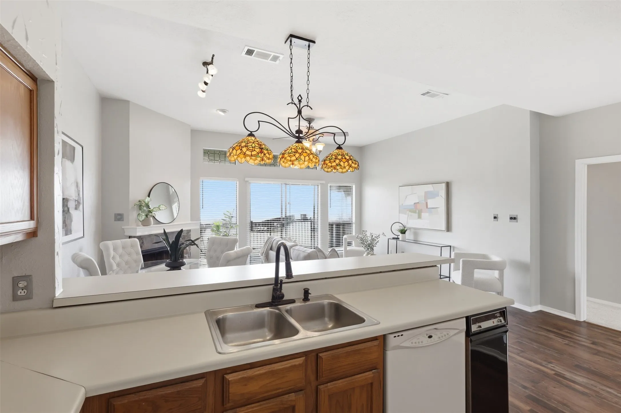 Condominium For Sale in Rockwall County , 275 Henry M Chandler Drive 3, Rockwall, Texas 75032, 2 Bedroom, 2 Bathroom, Garage spaces, 1,174 Sqft, built in 1983, mls#21306805, Real Estate Agent in Rockwall, Homes For Sale in Rockwall county, Homes For Sale in Rockwall, Realtor in Rockwall Texas, Real Estate Brokerage Independent Realty Texas, Luminita Cordes Realtor