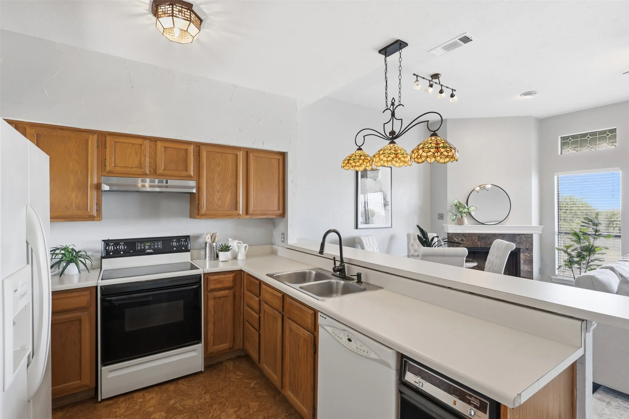 Condominium For Sale in Rockwall County , 275 Henry M Chandler Drive 3, Rockwall, Texas 75032, 2 Bedroom, 2 Bathroom, Garage spaces, 1,174 Sqft, built in 1983, mls#21306805, Real Estate Agent in Rockwall, Homes For Sale in Rockwall county, Homes For Sale in Rockwall, Realtor in Rockwall Texas, Real Estate Brokerage Independent Realty Texas, Luminita Cordes Realtor