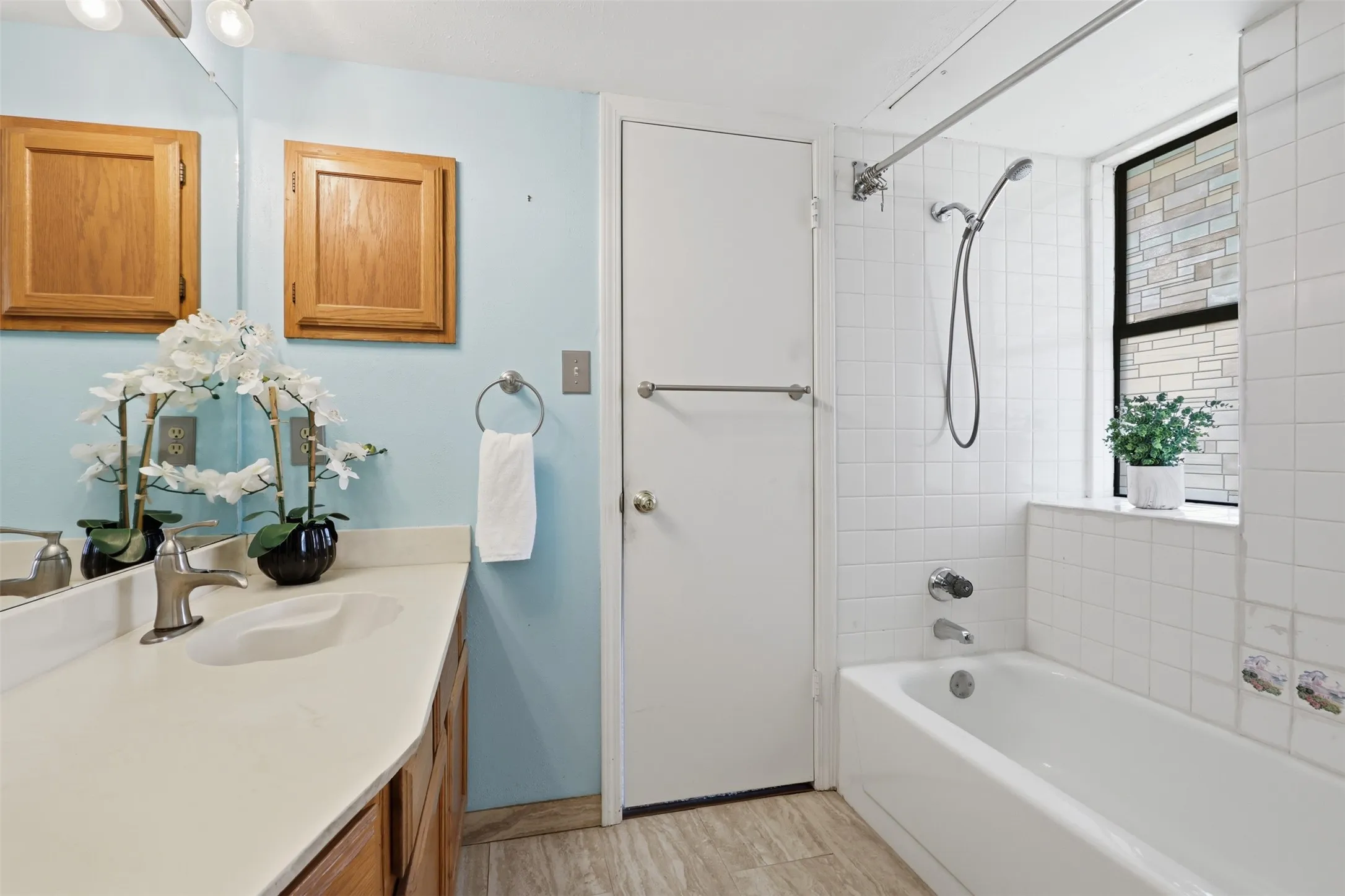 Condominium For Sale in Rockwall County , 275 Henry M Chandler Drive 3, Rockwall, Texas 75032, 2 Bedroom, 2 Bathroom, Garage spaces, 1,174 Sqft, built in 1983, mls#21306805, Real Estate Agent in Rockwall, Homes For Sale in Rockwall county, Homes For Sale in Rockwall, Realtor in Rockwall Texas, Real Estate Brokerage Independent Realty Texas, Luminita Cordes Realtor