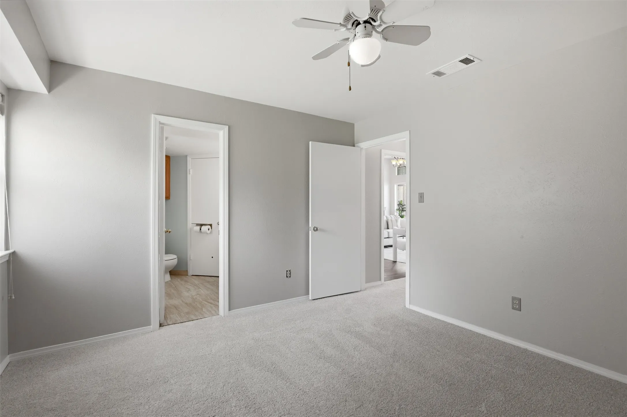 Condominium For Sale in Rockwall County , 275 Henry M Chandler Drive 3, Rockwall, Texas 75032, 2 Bedroom, 2 Bathroom, Garage spaces, 1,174 Sqft, built in 1983, mls#21306805, Real Estate Agent in Rockwall, Homes For Sale in Rockwall county, Homes For Sale in Rockwall, Realtor in Rockwall Texas, Real Estate Brokerage Independent Realty Texas, Luminita Cordes Realtor