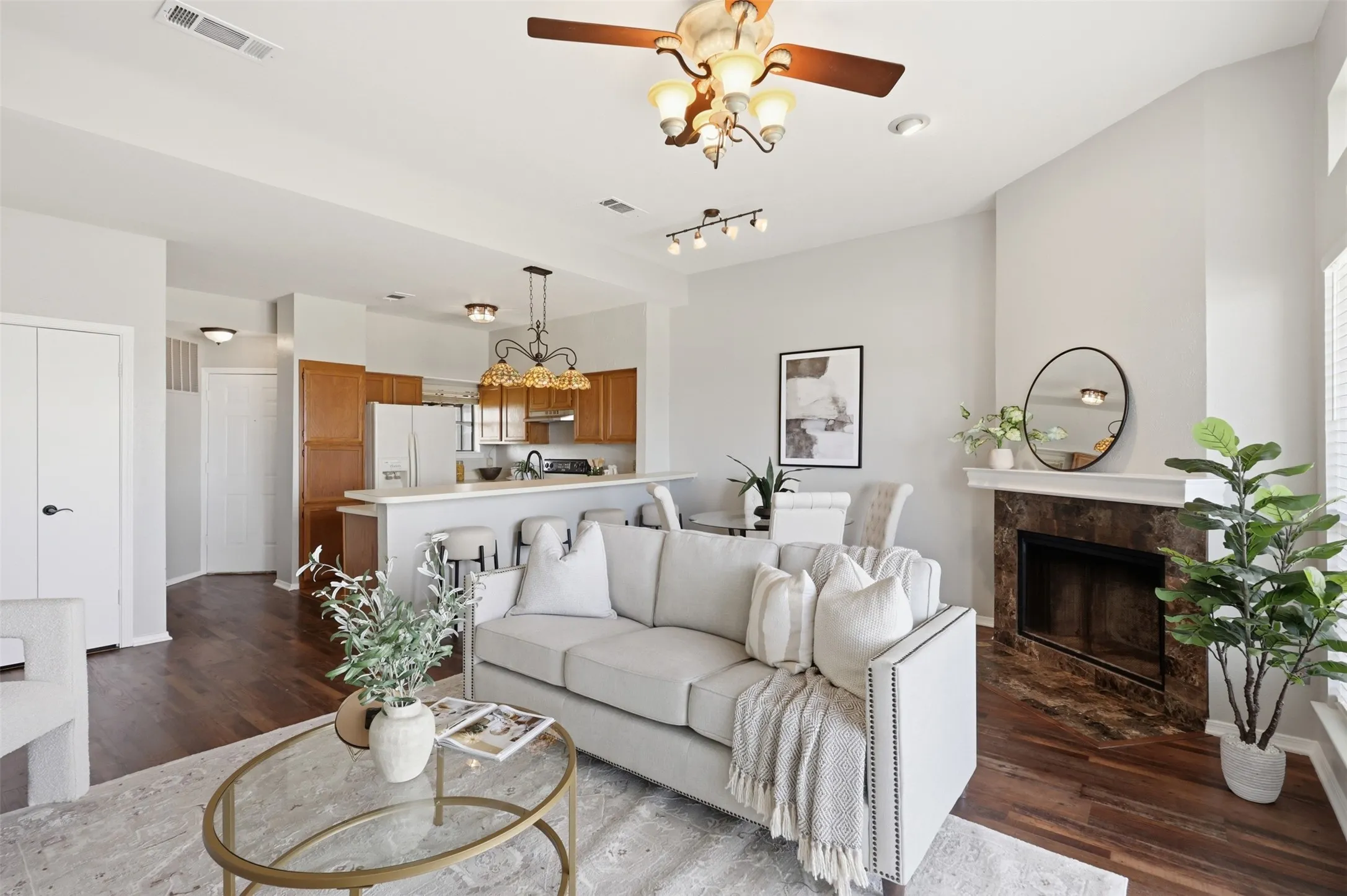 Condominium For Sale in Rockwall County , 275 Henry M Chandler Drive 3, Rockwall, Texas 75032, 2 Bedroom, 2 Bathroom, Garage spaces, 1,174 Sqft, built in 1983, mls#21306805, Real Estate Agent in Rockwall, Homes For Sale in Rockwall county, Homes For Sale in Rockwall, Realtor in Rockwall Texas, Real Estate Brokerage Independent Realty Texas, Luminita Cordes Realtor