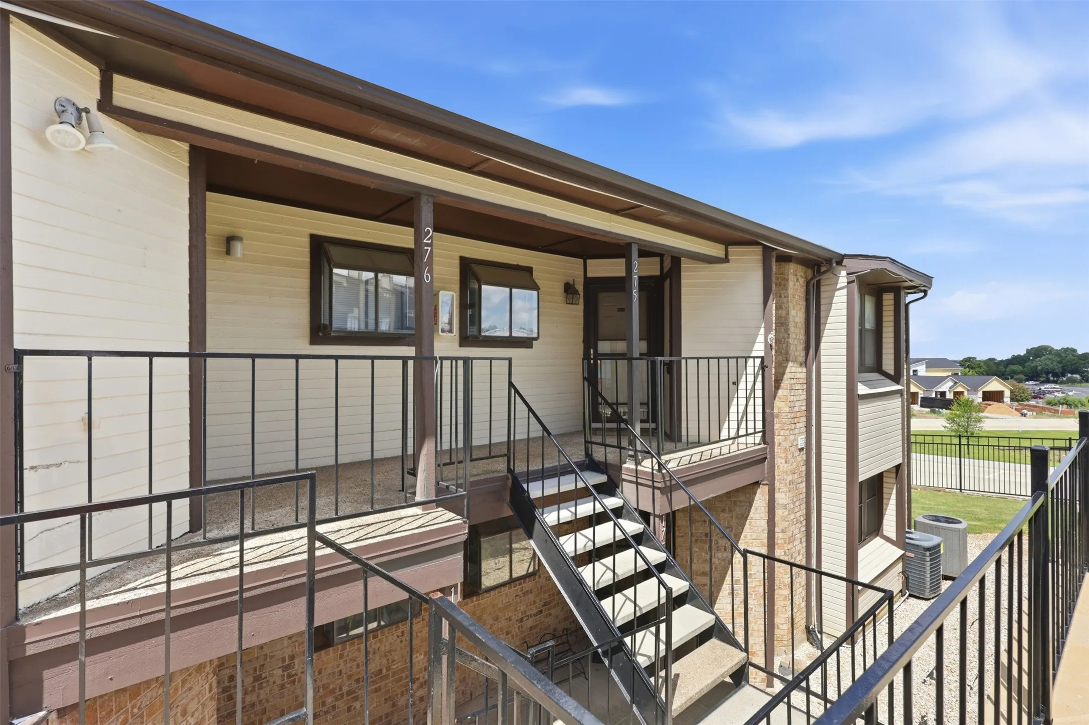 Condominium For Sale in Rockwall County , 275 Henry M Chandler Drive 3, Rockwall, Texas 75032, 2 Bedroom, 2 Bathroom, Garage spaces, 1,174 Sqft, built in 1983, mls#21306805, Real Estate Agent in Rockwall, Homes For Sale in Rockwall county, Homes For Sale in Rockwall, Realtor in Rockwall Texas, Real Estate Brokerage Independent Realty Texas, Luminita Cordes Realtor
