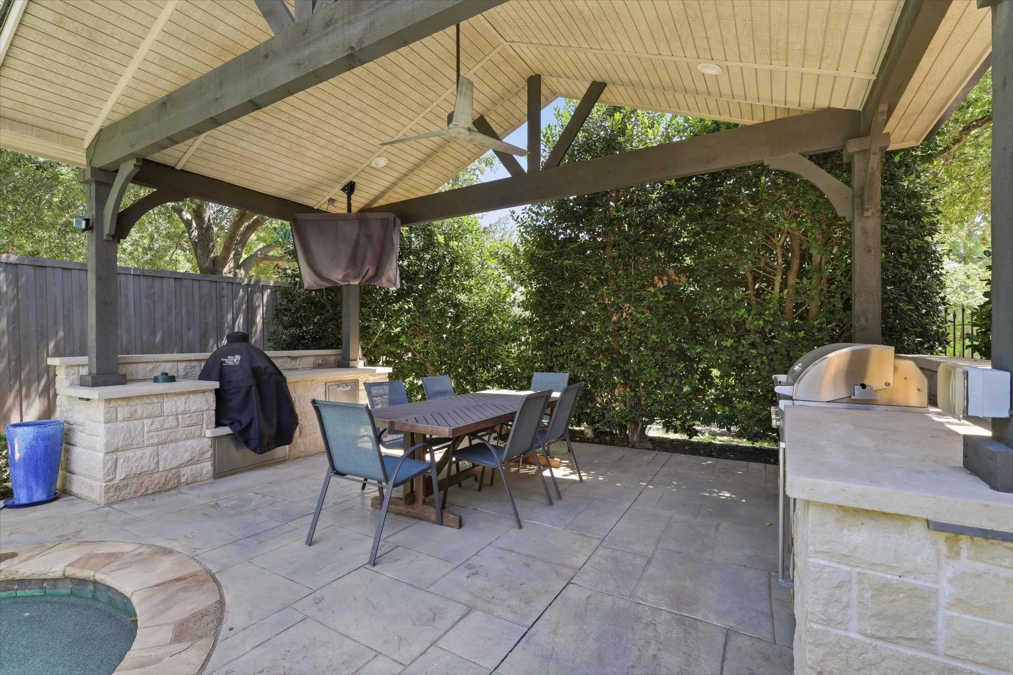 Outdoor Ktichen offers plenty of space.