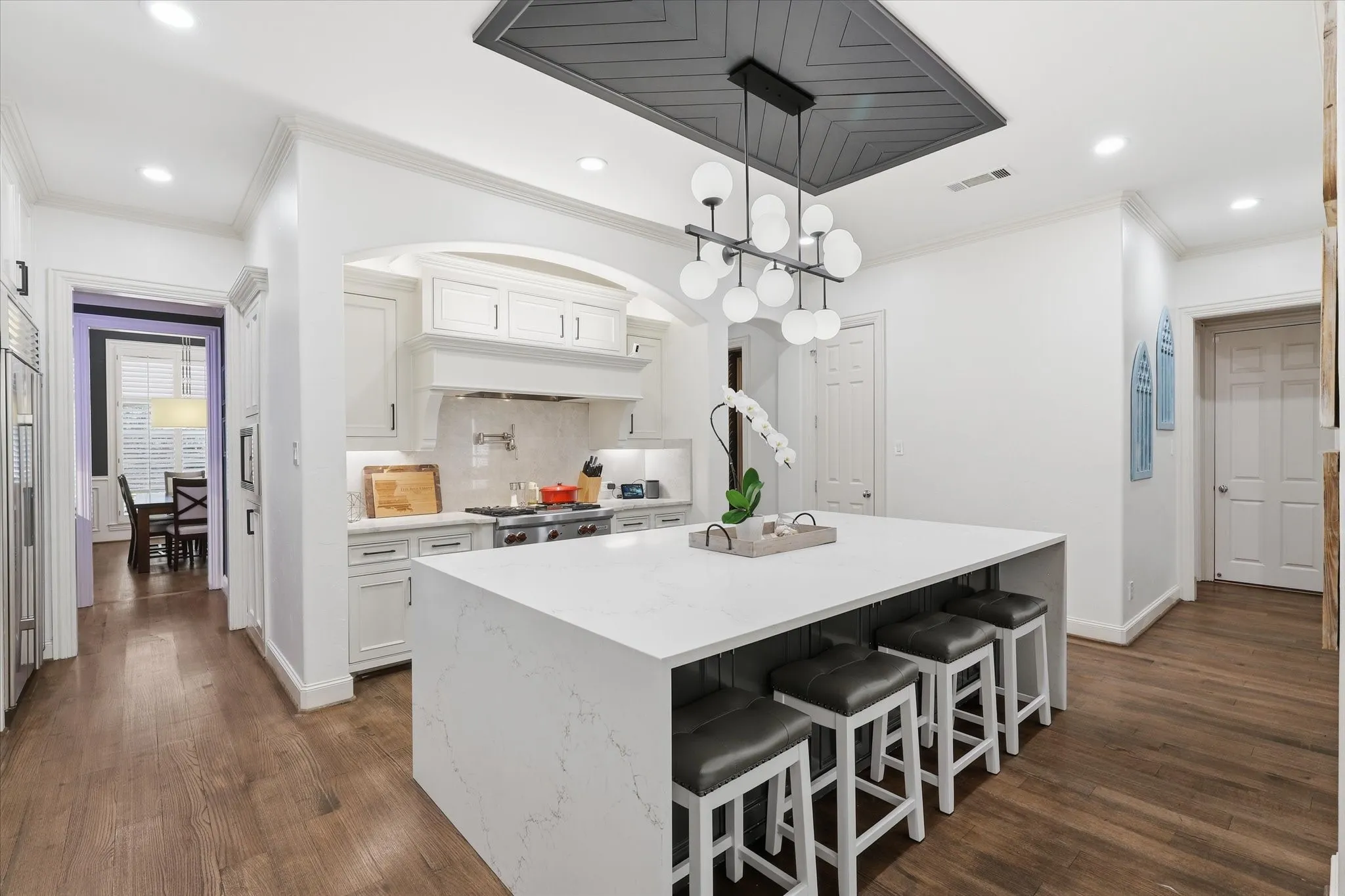 This Kitchen delivers all the I Wants!
