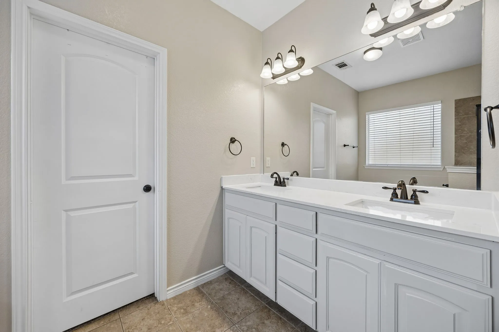 Single Family Residence For Sale in Tarrant County , 425 Corriente Trail, Azle, Texas 76020, 3 Bedroom, 2 Bathroom, 2 Garage spaces, 2,171 Sqft, built in 2010, mls#21295707, Real Estate Agent in Azle, Homes For Sale in Tarrant county, Homes For Sale in Azle, Realtor in Azle Texas, Real Estate Brokerage Independent Realty Texas, Luminita Cordes Realtor