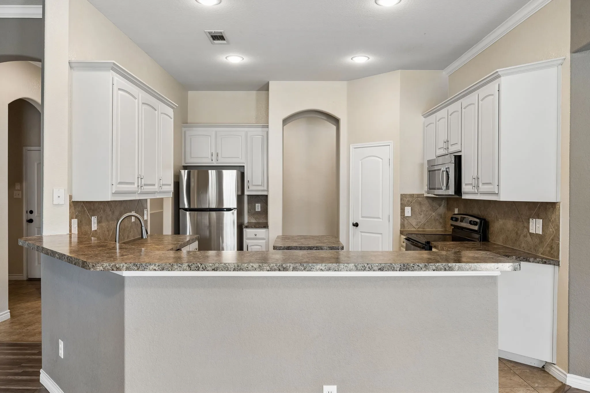 Single Family Residence For Sale in Tarrant County , 425 Corriente Trail, Azle, Texas 76020, 3 Bedroom, 2 Bathroom, 2 Garage spaces, 2,171 Sqft, built in 2010, mls#21295707, Real Estate Agent in Azle, Homes For Sale in Tarrant county, Homes For Sale in Azle, Realtor in Azle Texas, Real Estate Brokerage Independent Realty Texas, Luminita Cordes Realtor