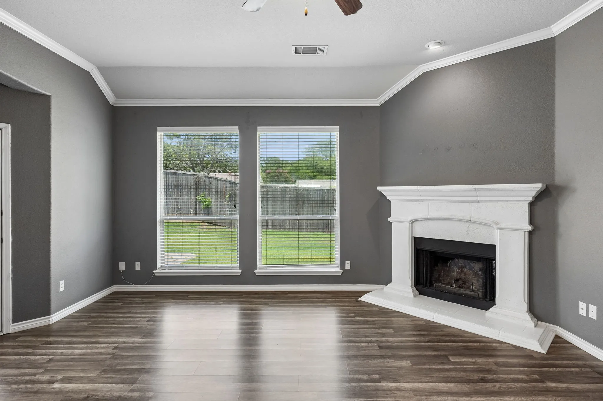 Single Family Residence For Sale in Tarrant County , 425 Corriente Trail, Azle, Texas 76020, 3 Bedroom, 2 Bathroom, 2 Garage spaces, 2,171 Sqft, built in 2010, mls#21295707, Real Estate Agent in Azle, Homes For Sale in Tarrant county, Homes For Sale in Azle, Realtor in Azle Texas, Real Estate Brokerage Independent Realty Texas, Luminita Cordes Realtor