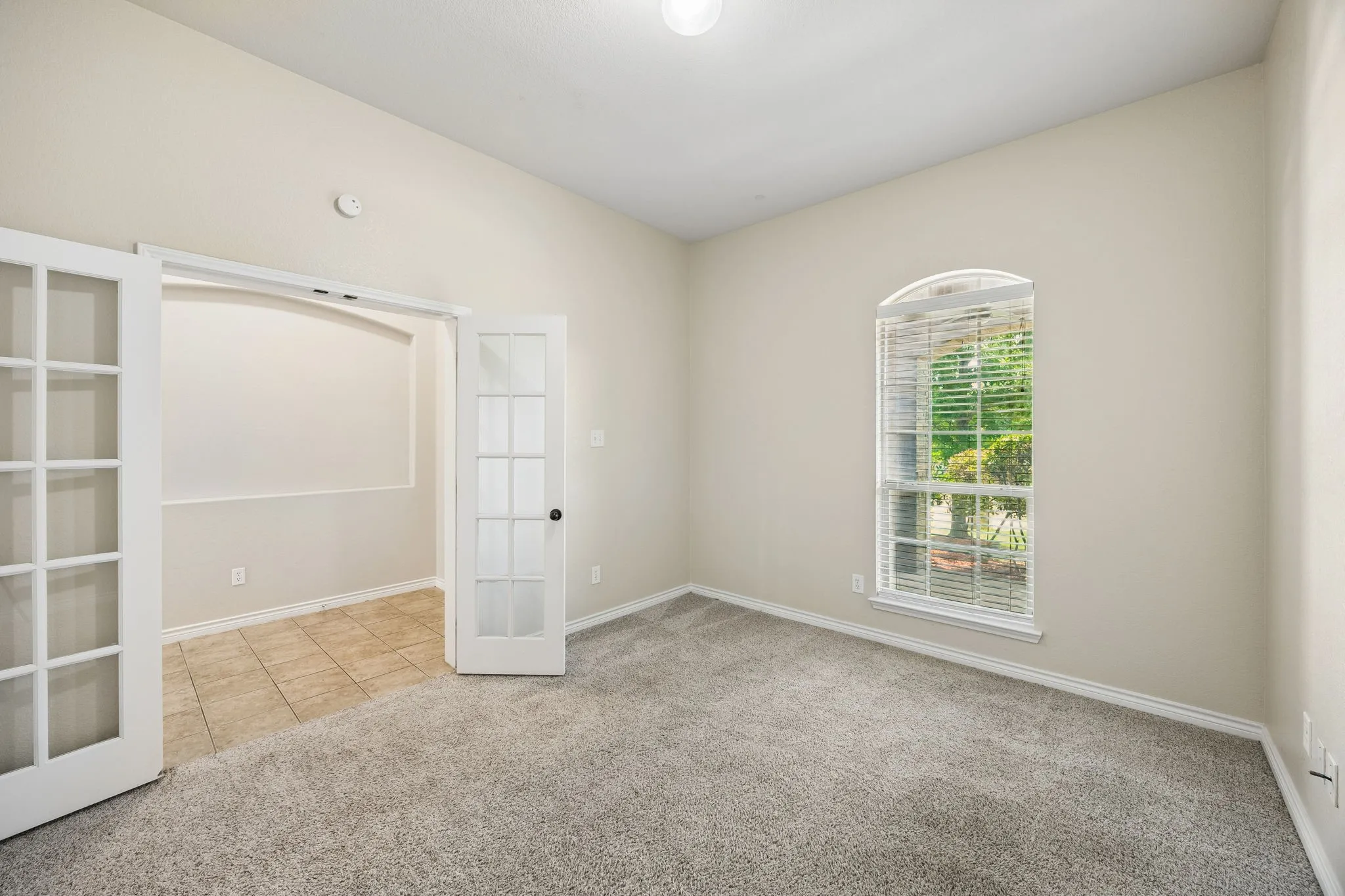 Single Family Residence For Sale in Tarrant County , 425 Corriente Trail, Azle, Texas 76020, 3 Bedroom, 2 Bathroom, 2 Garage spaces, 2,171 Sqft, built in 2010, mls#21295707, Real Estate Agent in Azle, Homes For Sale in Tarrant county, Homes For Sale in Azle, Realtor in Azle Texas, Real Estate Brokerage Independent Realty Texas, Luminita Cordes Realtor