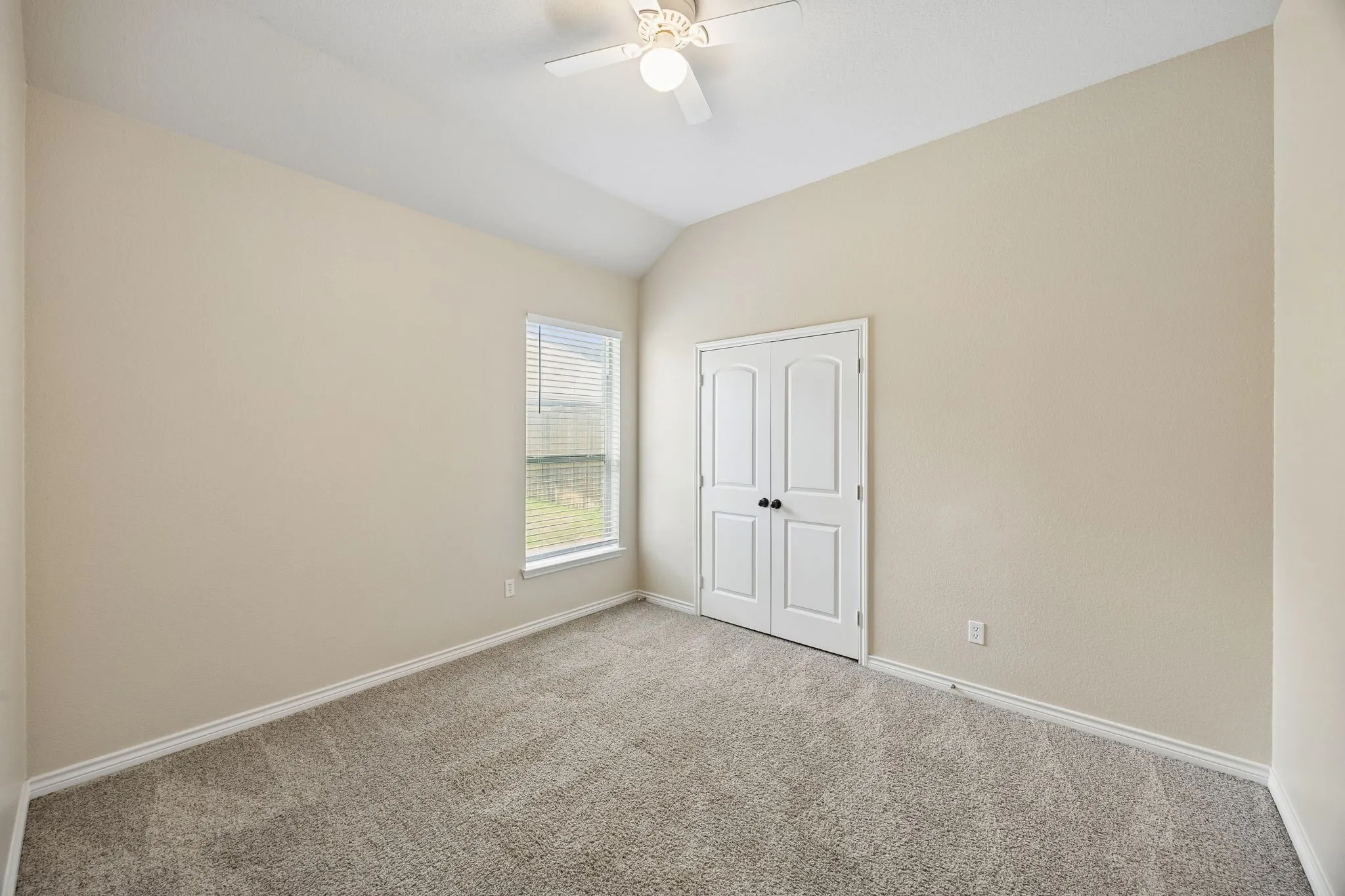 Single Family Residence For Sale in Tarrant County , 425 Corriente Trail, Azle, Texas 76020, 3 Bedroom, 2 Bathroom, 2 Garage spaces, 2,171 Sqft, built in 2010, mls#21295707, Real Estate Agent in Azle, Homes For Sale in Tarrant county, Homes For Sale in Azle, Realtor in Azle Texas, Real Estate Brokerage Independent Realty Texas, Luminita Cordes Realtor