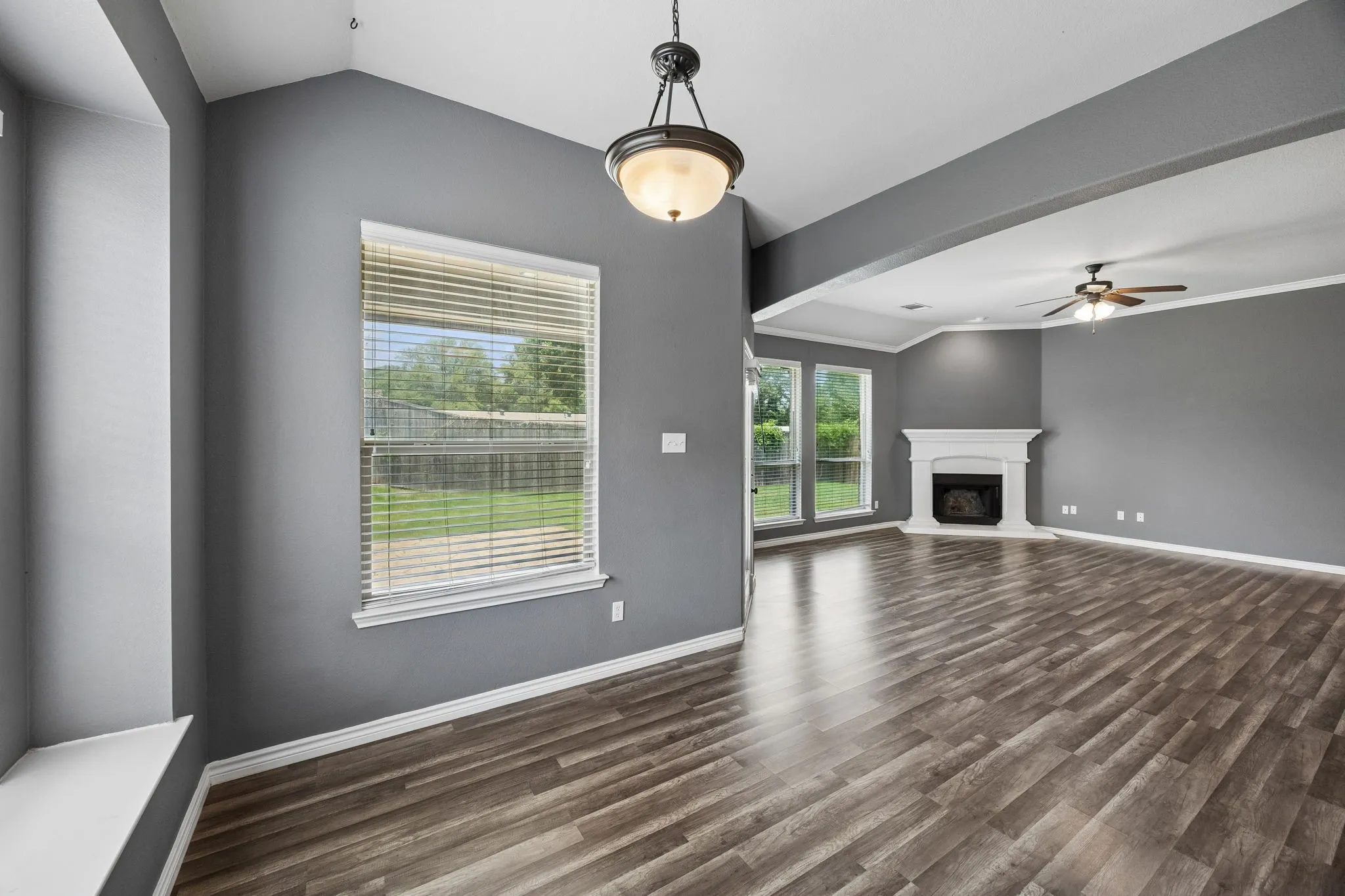 Single Family Residence For Sale in Tarrant County , 425 Corriente Trail, Azle, Texas 76020, 3 Bedroom, 2 Bathroom, 2 Garage spaces, 2,171 Sqft, built in 2010, mls#21295707, Real Estate Agent in Azle, Homes For Sale in Tarrant county, Homes For Sale in Azle, Realtor in Azle Texas, Real Estate Brokerage Independent Realty Texas, Luminita Cordes Realtor