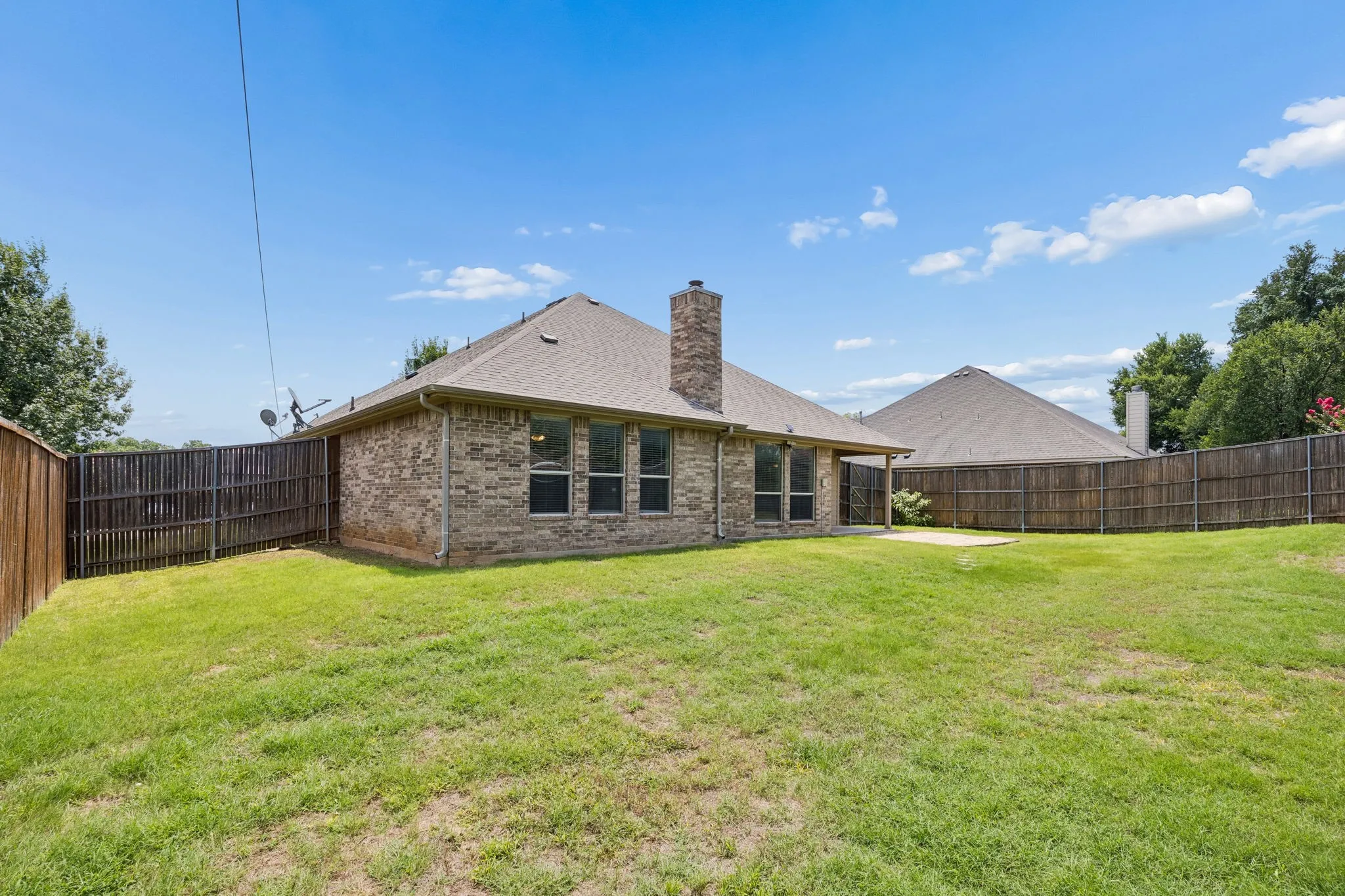 Single Family Residence For Sale in Tarrant County , 425 Corriente Trail, Azle, Texas 76020, 3 Bedroom, 2 Bathroom, 2 Garage spaces, 2,171 Sqft, built in 2010, mls#21295707, Real Estate Agent in Azle, Homes For Sale in Tarrant county, Homes For Sale in Azle, Realtor in Azle Texas, Real Estate Brokerage Independent Realty Texas, Luminita Cordes Realtor