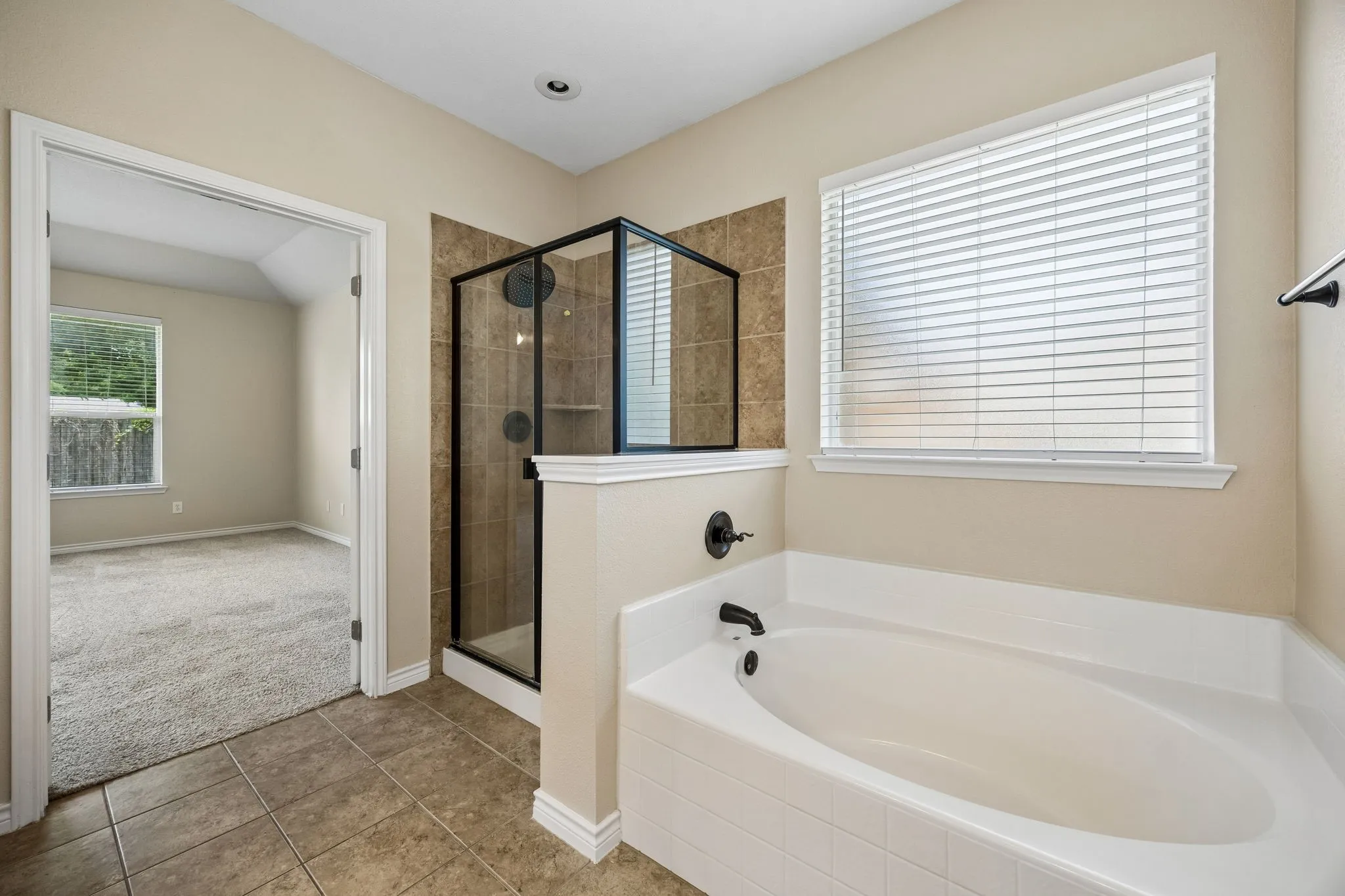 Single Family Residence For Sale in Tarrant County , 425 Corriente Trail, Azle, Texas 76020, 3 Bedroom, 2 Bathroom, 2 Garage spaces, 2,171 Sqft, built in 2010, mls#21295707, Real Estate Agent in Azle, Homes For Sale in Tarrant county, Homes For Sale in Azle, Realtor in Azle Texas, Real Estate Brokerage Independent Realty Texas, Luminita Cordes Realtor