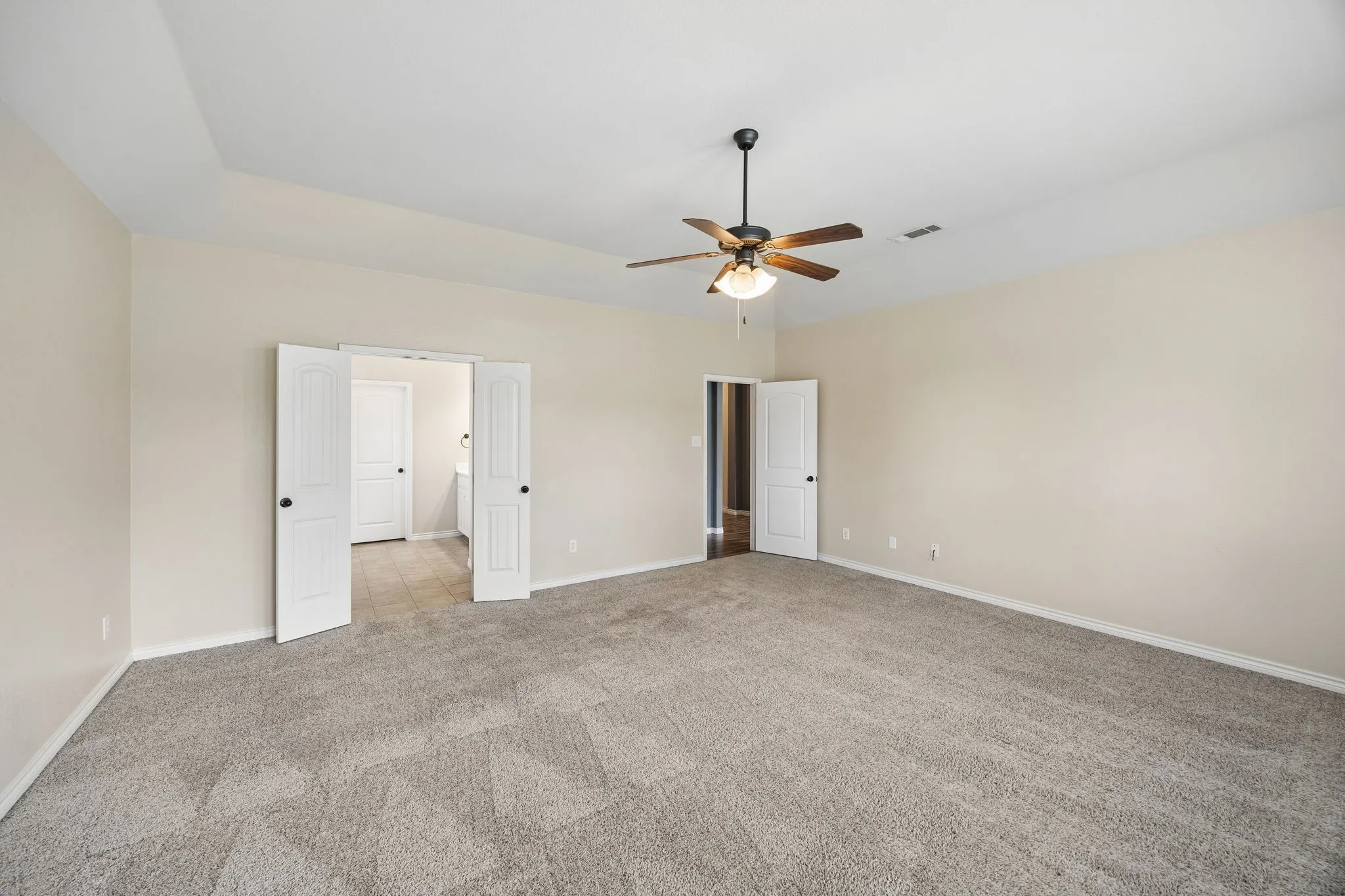Single Family Residence For Sale in Tarrant County , 425 Corriente Trail, Azle, Texas 76020, 3 Bedroom, 2 Bathroom, 2 Garage spaces, 2,171 Sqft, built in 2010, mls#21295707, Real Estate Agent in Azle, Homes For Sale in Tarrant county, Homes For Sale in Azle, Realtor in Azle Texas, Real Estate Brokerage Independent Realty Texas, Luminita Cordes Realtor