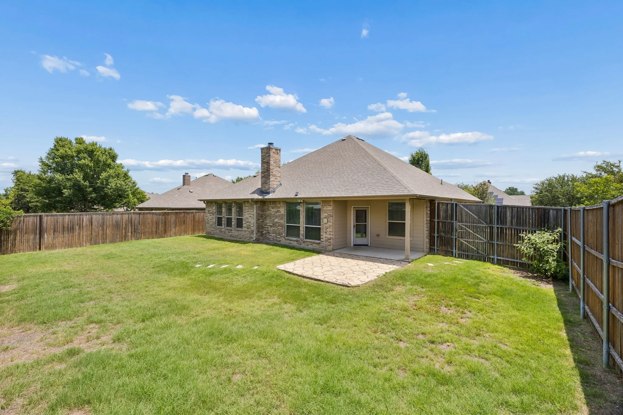 Single Family Residence For Sale in Tarrant County , 425 Corriente Trail, Azle, Texas 76020, 3 Bedroom, 2 Bathroom, 2 Garage spaces, 2,171 Sqft, built in 2010, mls#21295707, Real Estate Agent in Azle, Homes For Sale in Tarrant county, Homes For Sale in Azle, Realtor in Azle Texas, Real Estate Brokerage Independent Realty Texas, Luminita Cordes Realtor