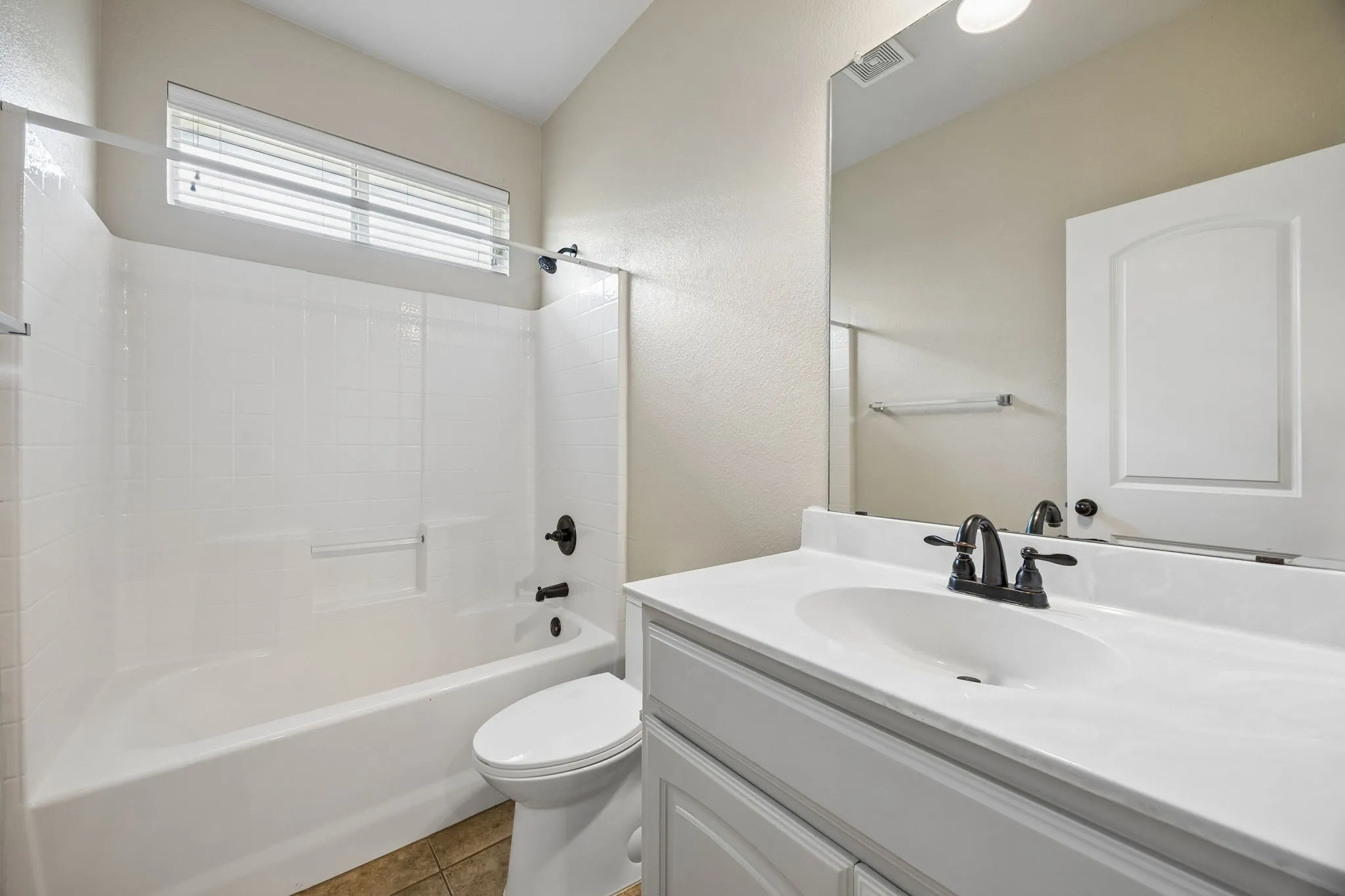 Single Family Residence For Sale in Tarrant County , 425 Corriente Trail, Azle, Texas 76020, 3 Bedroom, 2 Bathroom, 2 Garage spaces, 2,171 Sqft, built in 2010, mls#21295707, Real Estate Agent in Azle, Homes For Sale in Tarrant county, Homes For Sale in Azle, Realtor in Azle Texas, Real Estate Brokerage Independent Realty Texas, Luminita Cordes Realtor
