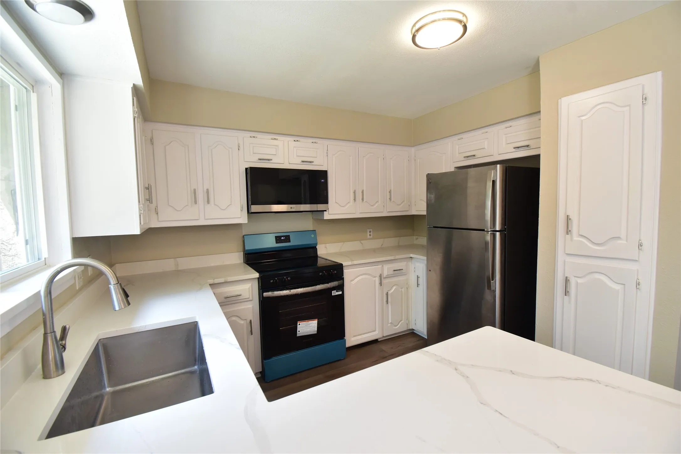 Townhouse For Sale in Dallas County , 14335 Haymeadow Circle, Dallas, Texas 75254, 3 Bedrooms, 3 Bathrooms, 2 Garage spaces, 1,446 Sqft, built in 1974, Price $295,000, mls#21305749, Real Estate Agent in Dallas, Homes For Sale in Dallas county, Homes For Sale in Dallas, Realtor in Dallas Texas, Real Estate Brokerage Independent Realty Texas, Luminita Cordes Realtor