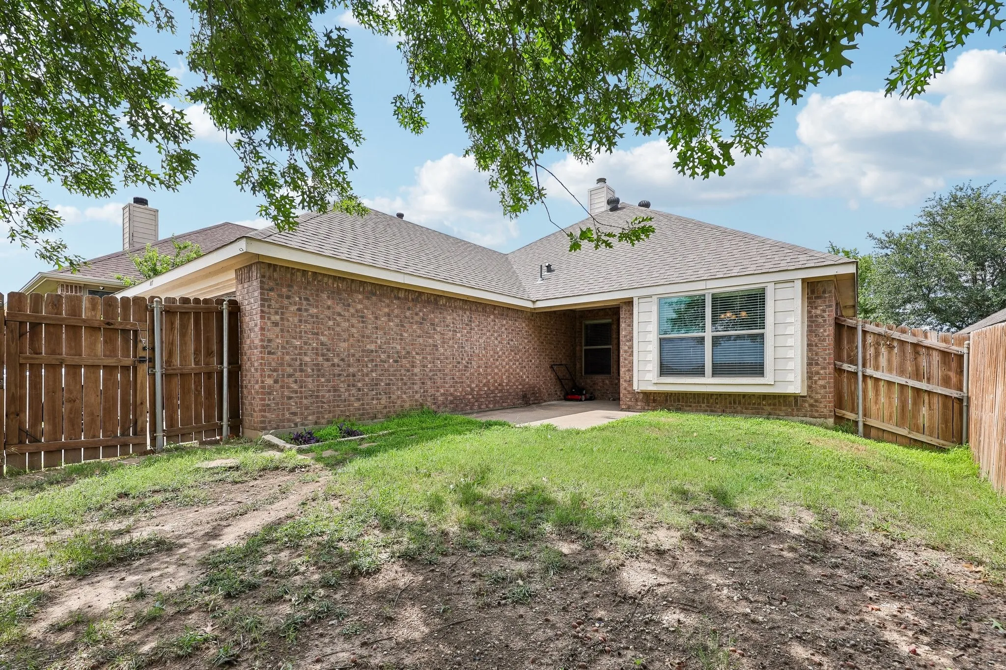 Single Family Residence For Sale in Ellis County , 117 Brook Hollow Lane, Red Oak, Texas 75154, 4 Bedroom, 3 Bathroom, 2 Garage spaces, 2,205 Sqft, built in 2009, mls#21306822, Real Estate Agent in Red Oak, Homes For Sale in Ellis county, Homes For Sale in Red Oak, Realtor in Red Oak Texas, Real Estate Brokerage Independent Realty Texas, Luminita Cordes Realtor