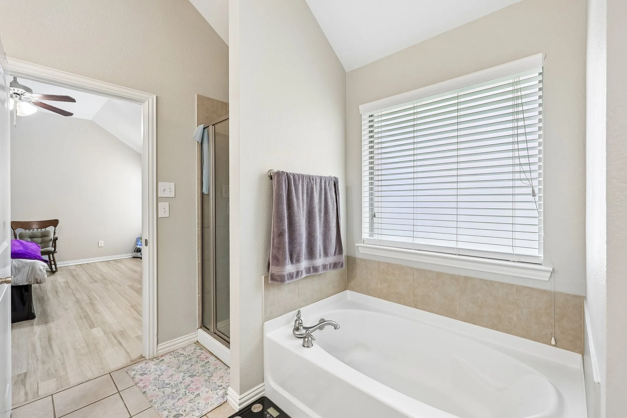 Single Family Residence For Sale in Ellis County , 117 Brook Hollow Lane, Red Oak, Texas 75154, 4 Bedroom, 3 Bathroom, 2 Garage spaces, 2,205 Sqft, built in 2009, mls#21306822, Real Estate Agent in Red Oak, Homes For Sale in Ellis county, Homes For Sale in Red Oak, Realtor in Red Oak Texas, Real Estate Brokerage Independent Realty Texas, Luminita Cordes Realtor