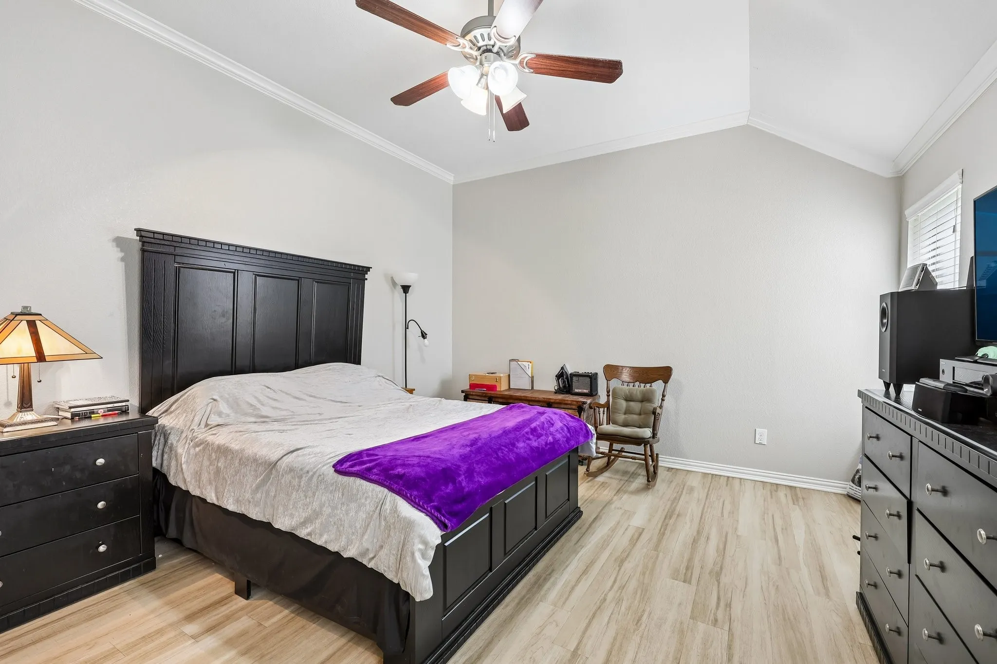 Single Family Residence For Sale in Ellis County , 117 Brook Hollow Lane, Red Oak, Texas 75154, 4 Bedroom, 3 Bathroom, 2 Garage spaces, 2,205 Sqft, built in 2009, mls#21306822, Real Estate Agent in Red Oak, Homes For Sale in Ellis county, Homes For Sale in Red Oak, Realtor in Red Oak Texas, Real Estate Brokerage Independent Realty Texas, Luminita Cordes Realtor