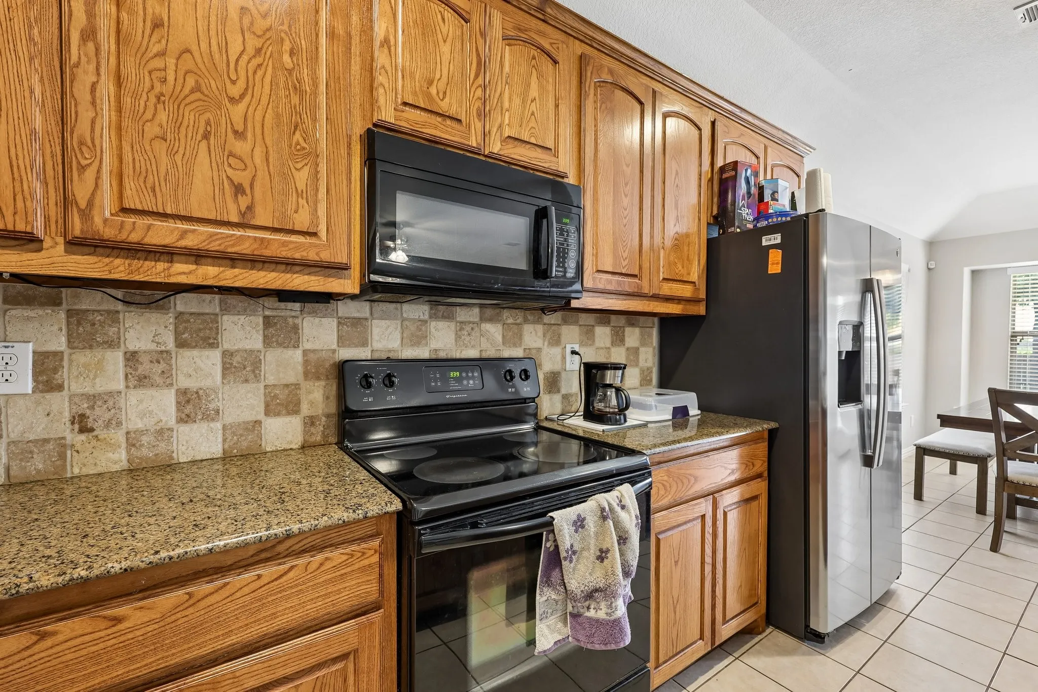 Single Family Residence For Sale in Ellis County , 117 Brook Hollow Lane, Red Oak, Texas 75154, 4 Bedroom, 3 Bathroom, 2 Garage spaces, 2,205 Sqft, built in 2009, mls#21306822, Real Estate Agent in Red Oak, Homes For Sale in Ellis county, Homes For Sale in Red Oak, Realtor in Red Oak Texas, Real Estate Brokerage Independent Realty Texas, Luminita Cordes Realtor