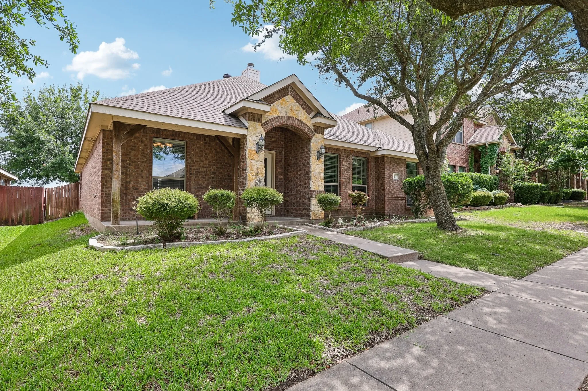 Single Family Residence For Sale in Ellis County , 117 Brook Hollow Lane, Red Oak, Texas 75154, 4 Bedroom, 3 Bathroom, 2 Garage spaces, 2,205 Sqft, built in 2009, mls#21306822, Real Estate Agent in Red Oak, Homes For Sale in Ellis county, Homes For Sale in Red Oak, Realtor in Red Oak Texas, Real Estate Brokerage Independent Realty Texas, Luminita Cordes Realtor
