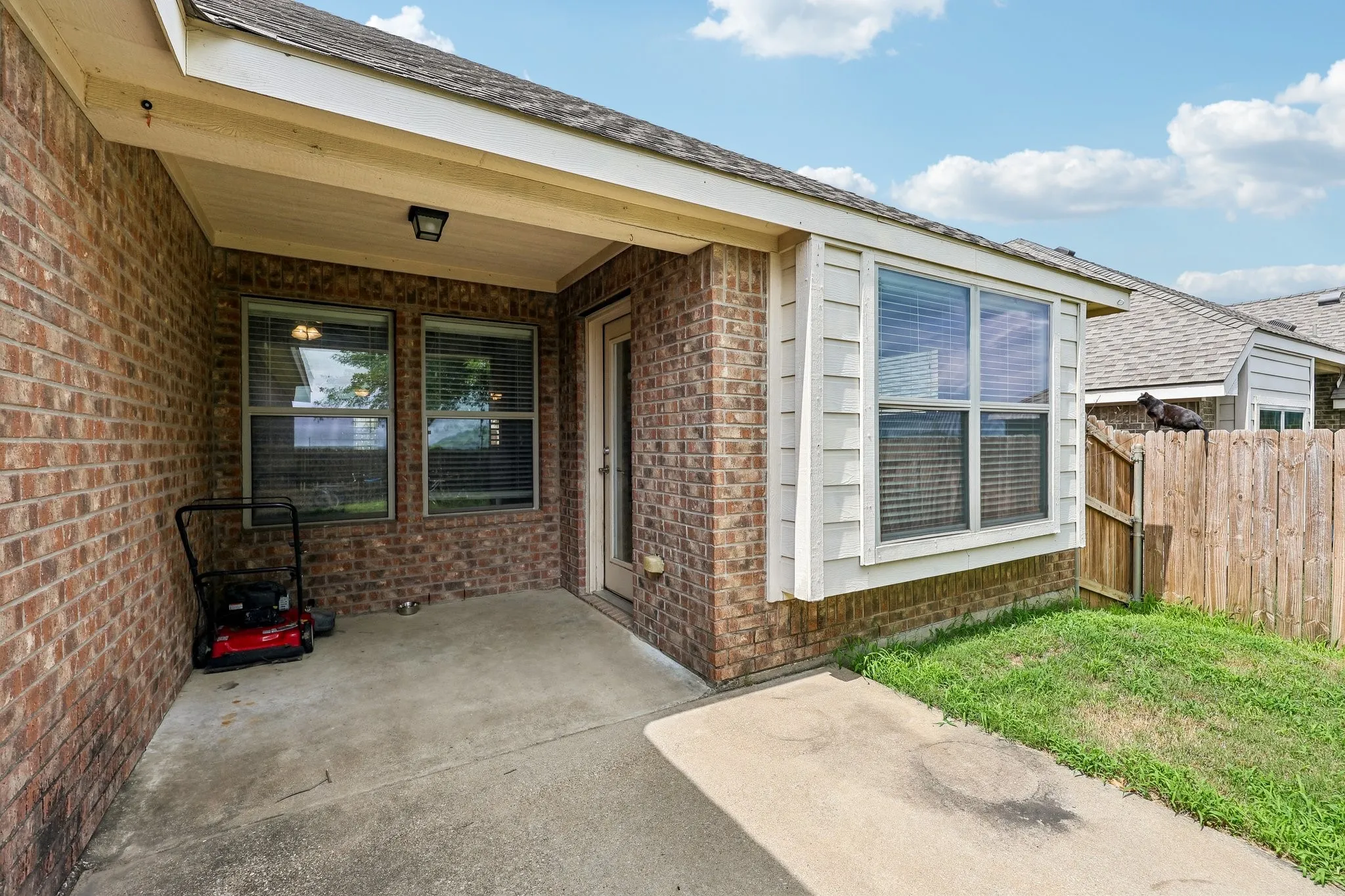 Single Family Residence For Sale in Ellis County , 117 Brook Hollow Lane, Red Oak, Texas 75154, 4 Bedroom, 3 Bathroom, 2 Garage spaces, 2,205 Sqft, built in 2009, mls#21306822, Real Estate Agent in Red Oak, Homes For Sale in Ellis county, Homes For Sale in Red Oak, Realtor in Red Oak Texas, Real Estate Brokerage Independent Realty Texas, Luminita Cordes Realtor