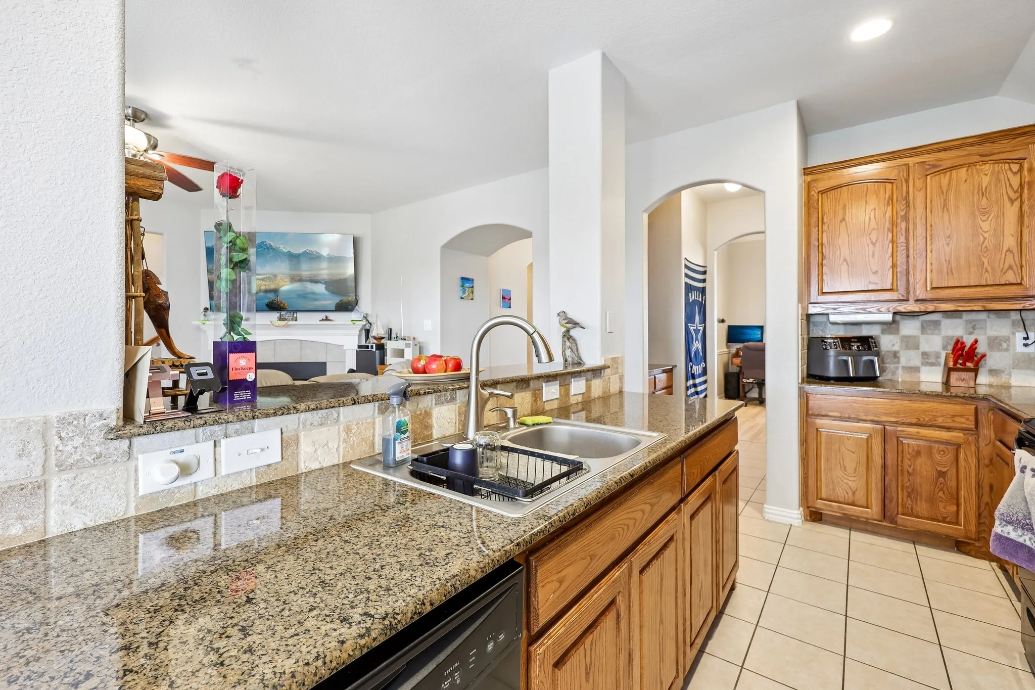 Single Family Residence For Sale in Ellis County , 117 Brook Hollow Lane, Red Oak, Texas 75154, 4 Bedroom, 3 Bathroom, 2 Garage spaces, 2,205 Sqft, built in 2009, mls#21306822, Real Estate Agent in Red Oak, Homes For Sale in Ellis county, Homes For Sale in Red Oak, Realtor in Red Oak Texas, Real Estate Brokerage Independent Realty Texas, Luminita Cordes Realtor