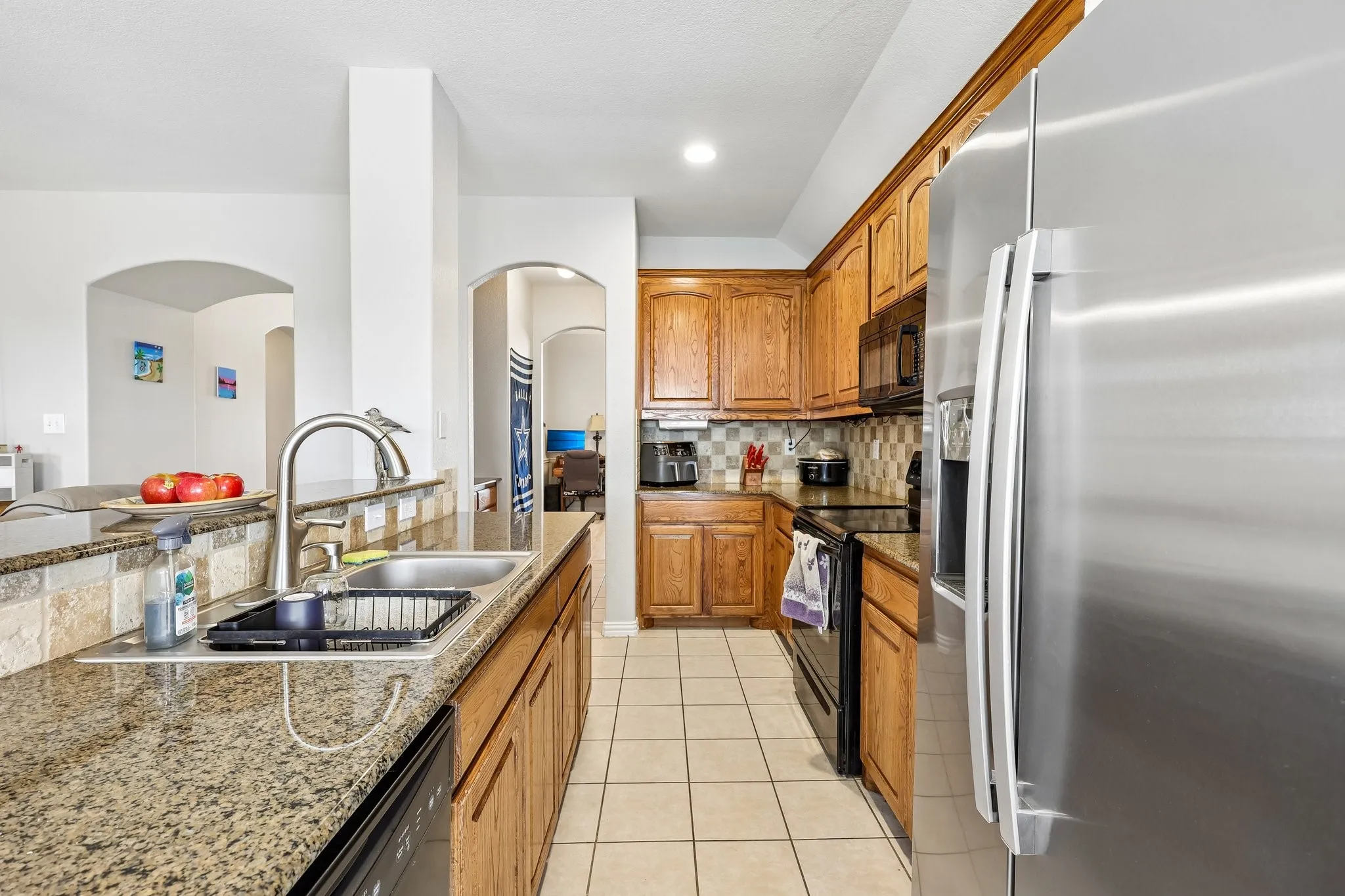Single Family Residence For Sale in Ellis County , 117 Brook Hollow Lane, Red Oak, Texas 75154, 4 Bedroom, 3 Bathroom, 2 Garage spaces, 2,205 Sqft, built in 2009, mls#21306822, Real Estate Agent in Red Oak, Homes For Sale in Ellis county, Homes For Sale in Red Oak, Realtor in Red Oak Texas, Real Estate Brokerage Independent Realty Texas, Luminita Cordes Realtor