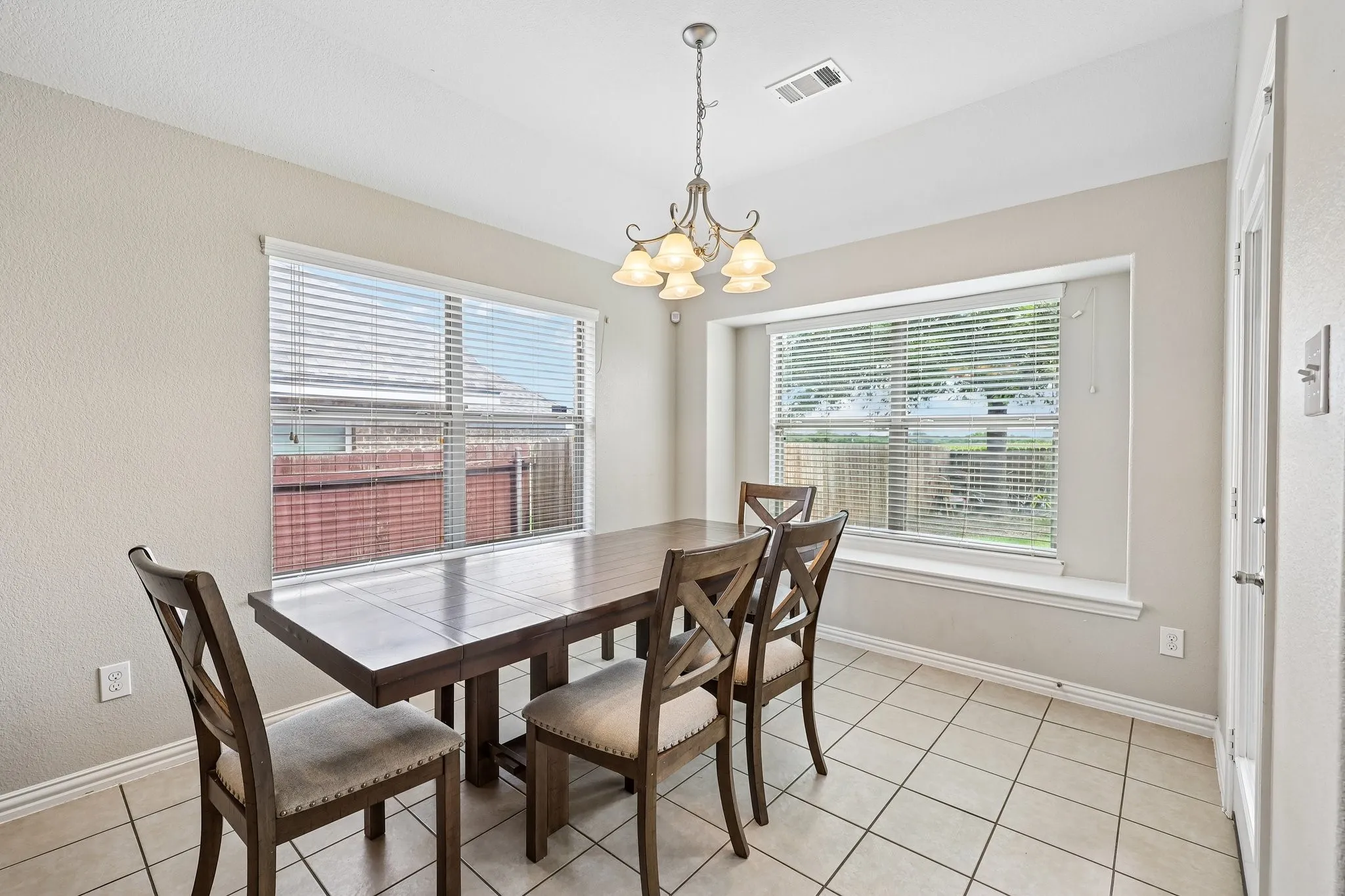 Single Family Residence For Sale in Ellis County , 117 Brook Hollow Lane, Red Oak, Texas 75154, 4 Bedroom, 3 Bathroom, 2 Garage spaces, 2,205 Sqft, built in 2009, mls#21306822, Real Estate Agent in Red Oak, Homes For Sale in Ellis county, Homes For Sale in Red Oak, Realtor in Red Oak Texas, Real Estate Brokerage Independent Realty Texas, Luminita Cordes Realtor