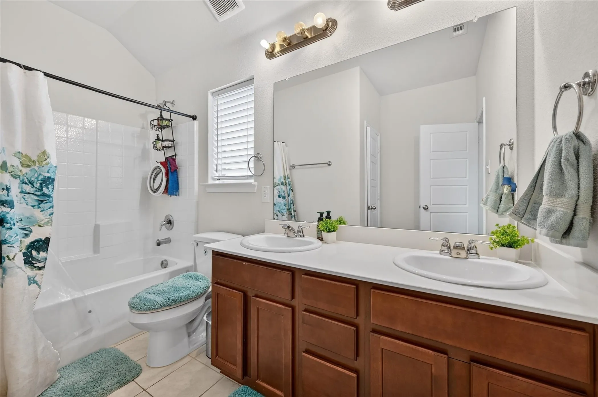 Single Family Residence For Rent in Denton County , 7213 Willow Thorne Drive, Little Elm, Texas 76227, 3 Bedrooms, 2 Bathrooms, 2 Garage spaces, 2,334 Sqft, built in 2019, Price $2,500, mls#21300773, Real Estate Agent in Little Elm, Homes For Rent in Denton county, Homes For Rent in Little Elm, Realtor in Little Elm Texas, Real Estate Brokerage Independent Realty Texas, Luminita Cordes Realtor