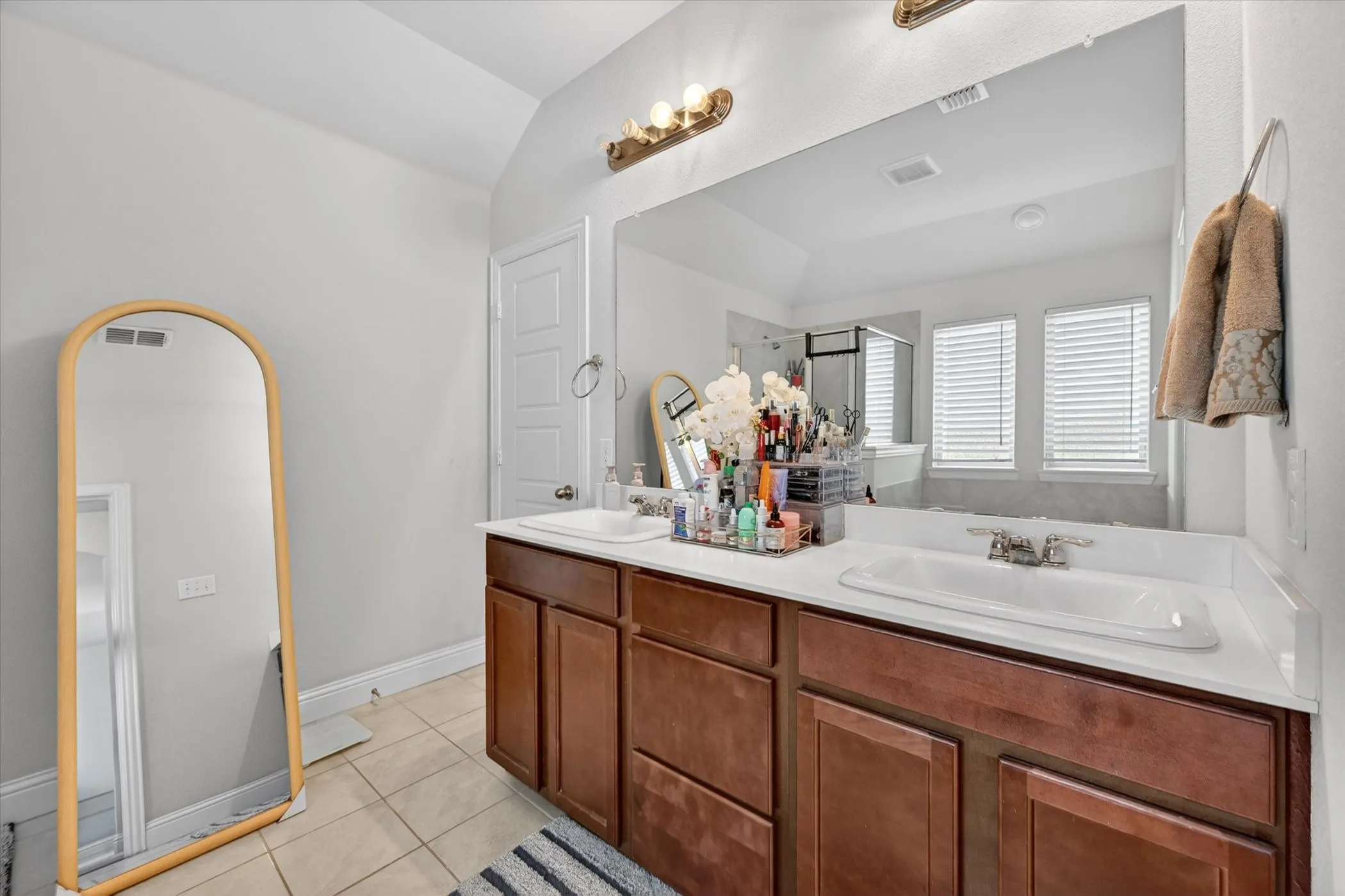 Single Family Residence For Rent in Denton County , 7213 Willow Thorne Drive, Little Elm, Texas 76227, 3 Bedrooms, 2 Bathrooms, 2 Garage spaces, 2,334 Sqft, built in 2019, Price $2,500, mls#21300773, Real Estate Agent in Little Elm, Homes For Rent in Denton county, Homes For Rent in Little Elm, Realtor in Little Elm Texas, Real Estate Brokerage Independent Realty Texas, Luminita Cordes Realtor