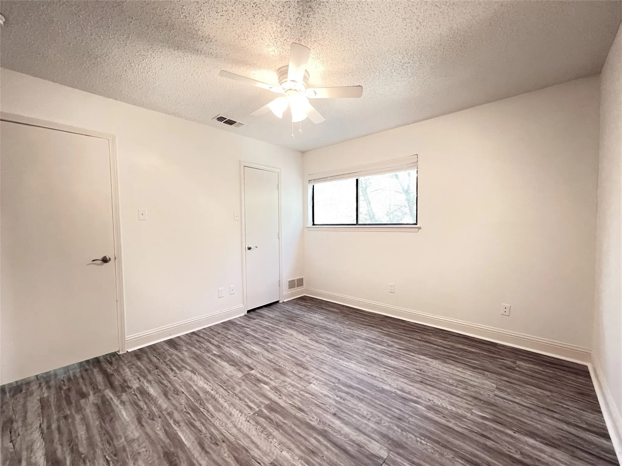Duplex For Rent in Dallas County , 9408 Summerhill Lane, Dallas, Texas 75238, 3 Bedrooms, 3 Bathrooms, 2 Garage spaces, 2,142 Sqft, built in 1978, Price $2,995, mls#21306840, Real Estate Agent in Dallas, Homes For Rent in Dallas county, Homes For Rent in Dallas, Realtor in Dallas Texas, Real Estate Brokerage Independent Realty Texas, Luminita Cordes Realtor