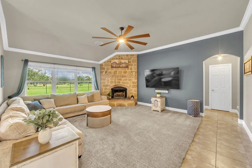 Single Family Residence For Sale in Hunt County , 1068 Oak Creek Circle, Royse City, Texas 75189, 5 Bedroom, 3 Bathroom, 4 Garage spaces, 2,988 Sqft, built in 2006, mls#21305435, Real Estate Agent in Royse City, Homes For Sale in Hunt county, Homes For Sale in Royse City, Realtor in Royse City Texas, Real Estate Brokerage Independent Realty Texas, Luminita Cordes Realtor