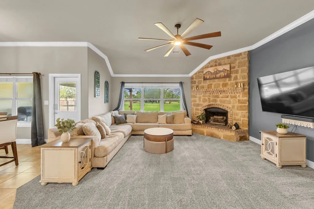 Single Family Residence For Sale in Hunt County , 1068 Oak Creek Circle, Royse City, Texas 75189, 5 Bedroom, 3 Bathroom, 4 Garage spaces, 2,988 Sqft, built in 2006, mls#21305435, Real Estate Agent in Royse City, Homes For Sale in Hunt county, Homes For Sale in Royse City, Realtor in Royse City Texas, Real Estate Brokerage Independent Realty Texas, Luminita Cordes Realtor