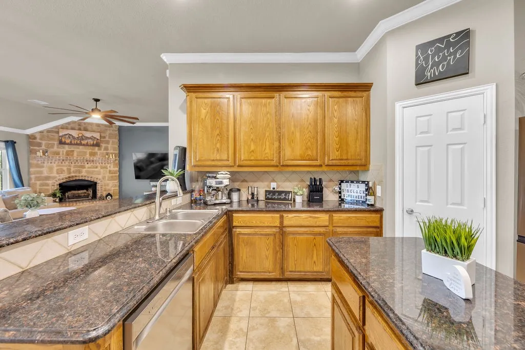 Single Family Residence For Sale in Hunt County , 1068 Oak Creek Circle, Royse City, Texas 75189, 5 Bedroom, 3 Bathroom, 4 Garage spaces, 2,988 Sqft, built in 2006, mls#21305435, Real Estate Agent in Royse City, Homes For Sale in Hunt county, Homes For Sale in Royse City, Realtor in Royse City Texas, Real Estate Brokerage Independent Realty Texas, Luminita Cordes Realtor