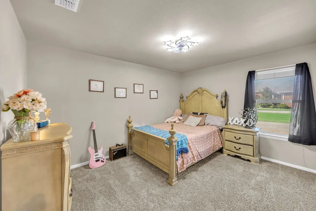 Single Family Residence For Sale in Hunt County , 1068 Oak Creek Circle, Royse City, Texas 75189, 5 Bedroom, 3 Bathroom, 4 Garage spaces, 2,988 Sqft, built in 2006, mls#21305435, Real Estate Agent in Royse City, Homes For Sale in Hunt county, Homes For Sale in Royse City, Realtor in Royse City Texas, Real Estate Brokerage Independent Realty Texas, Luminita Cordes Realtor