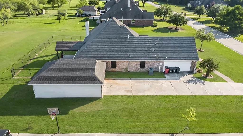 Single Family Residence For Sale in Hunt County , 1068 Oak Creek Circle, Royse City, Texas 75189, 5 Bedroom, 3 Bathroom, 4 Garage spaces, 2,988 Sqft, built in 2006, mls#21305435, Real Estate Agent in Royse City, Homes For Sale in Hunt county, Homes For Sale in Royse City, Realtor in Royse City Texas, Real Estate Brokerage Independent Realty Texas, Luminita Cordes Realtor
