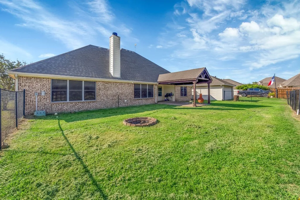 Single Family Residence For Sale in Hunt County , 1068 Oak Creek Circle, Royse City, Texas 75189, 5 Bedroom, 3 Bathroom, 4 Garage spaces, 2,988 Sqft, built in 2006, mls#21305435, Real Estate Agent in Royse City, Homes For Sale in Hunt county, Homes For Sale in Royse City, Realtor in Royse City Texas, Real Estate Brokerage Independent Realty Texas, Luminita Cordes Realtor