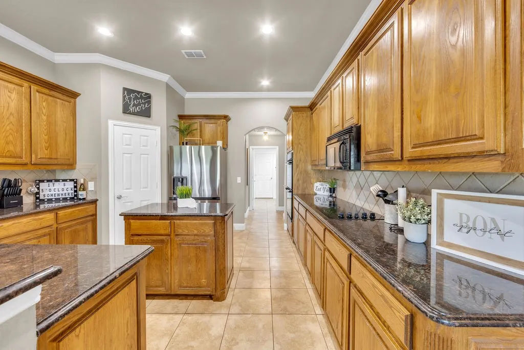 Single Family Residence For Sale in Hunt County , 1068 Oak Creek Circle, Royse City, Texas 75189, 5 Bedroom, 3 Bathroom, 4 Garage spaces, 2,988 Sqft, built in 2006, mls#21305435, Real Estate Agent in Royse City, Homes For Sale in Hunt county, Homes For Sale in Royse City, Realtor in Royse City Texas, Real Estate Brokerage Independent Realty Texas, Luminita Cordes Realtor