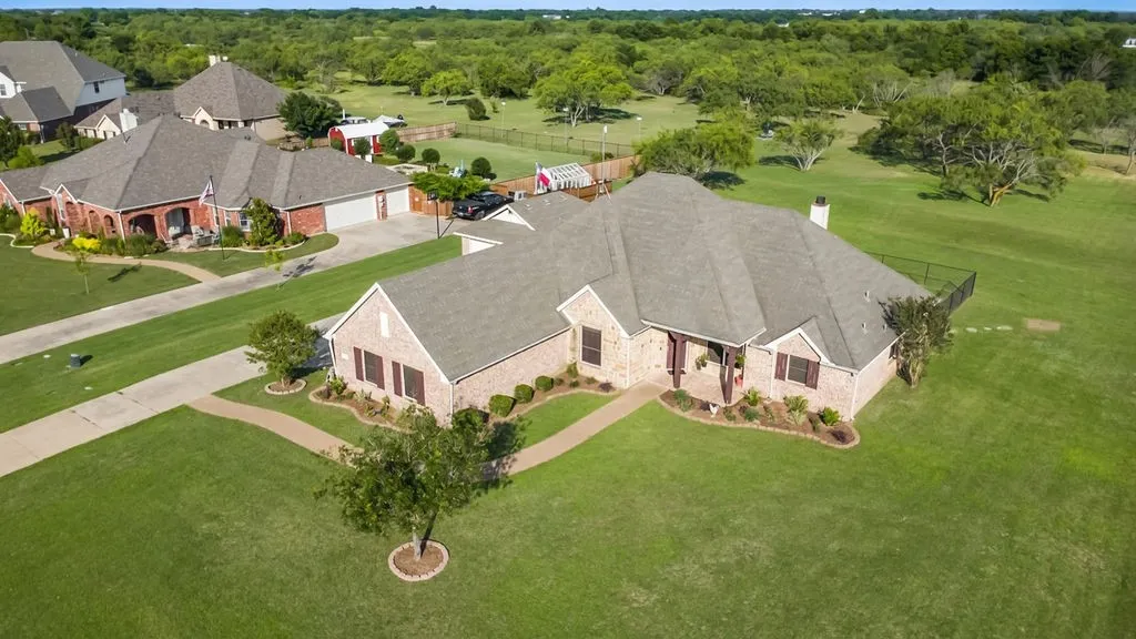 Single Family Residence For Sale in Hunt County , 1068 Oak Creek Circle, Royse City, Texas 75189, 5 Bedroom, 3 Bathroom, 4 Garage spaces, 2,988 Sqft, built in 2006, mls#21305435, Real Estate Agent in Royse City, Homes For Sale in Hunt county, Homes For Sale in Royse City, Realtor in Royse City Texas, Real Estate Brokerage Independent Realty Texas, Luminita Cordes Realtor