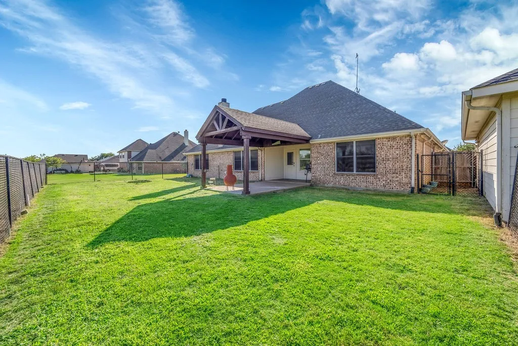 Single Family Residence For Sale in Hunt County , 1068 Oak Creek Circle, Royse City, Texas 75189, 5 Bedroom, 3 Bathroom, 4 Garage spaces, 2,988 Sqft, built in 2006, mls#21305435, Real Estate Agent in Royse City, Homes For Sale in Hunt county, Homes For Sale in Royse City, Realtor in Royse City Texas, Real Estate Brokerage Independent Realty Texas, Luminita Cordes Realtor