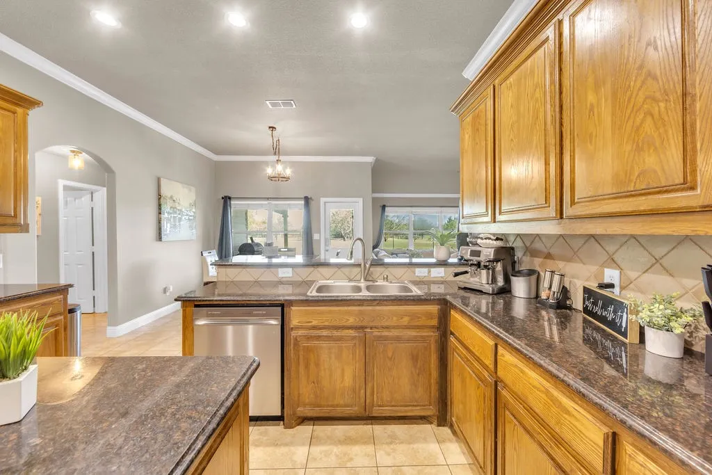 Single Family Residence For Sale in Hunt County , 1068 Oak Creek Circle, Royse City, Texas 75189, 5 Bedroom, 3 Bathroom, 4 Garage spaces, 2,988 Sqft, built in 2006, mls#21305435, Real Estate Agent in Royse City, Homes For Sale in Hunt county, Homes For Sale in Royse City, Realtor in Royse City Texas, Real Estate Brokerage Independent Realty Texas, Luminita Cordes Realtor