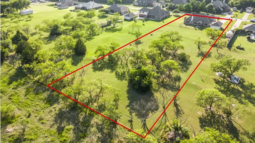 Single Family Residence For Sale in Hunt County , 1068 Oak Creek Circle, Royse City, Texas 75189, 5 Bedroom, 3 Bathroom, 4 Garage spaces, 2,988 Sqft, built in 2006, mls#21305435, Real Estate Agent in Royse City, Homes For Sale in Hunt county, Homes For Sale in Royse City, Realtor in Royse City Texas, Real Estate Brokerage Independent Realty Texas, Luminita Cordes Realtor