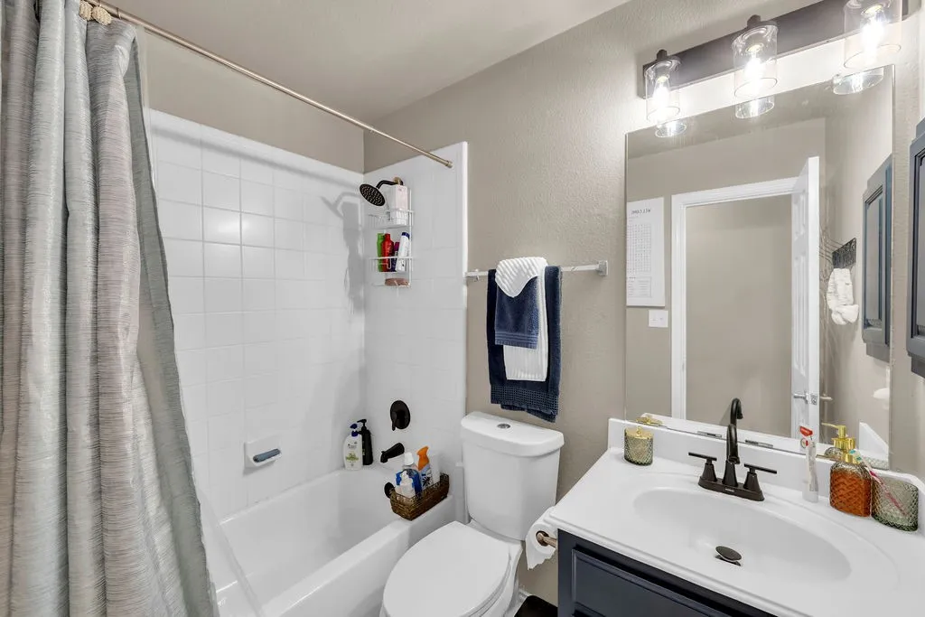Single Family Residence For Sale in Hunt County , 1068 Oak Creek Circle, Royse City, Texas 75189, 5 Bedroom, 3 Bathroom, 4 Garage spaces, 2,988 Sqft, built in 2006, mls#21305435, Real Estate Agent in Royse City, Homes For Sale in Hunt county, Homes For Sale in Royse City, Realtor in Royse City Texas, Real Estate Brokerage Independent Realty Texas, Luminita Cordes Realtor