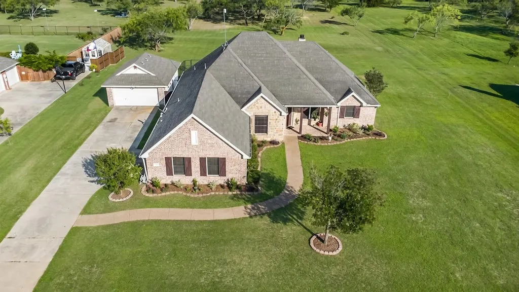 Single Family Residence For Sale in Hunt County , 1068 Oak Creek Circle, Royse City, Texas 75189, 5 Bedroom, 3 Bathroom, 4 Garage spaces, 2,988 Sqft, built in 2006, mls#21305435, Real Estate Agent in Royse City, Homes For Sale in Hunt county, Homes For Sale in Royse City, Realtor in Royse City Texas, Real Estate Brokerage Independent Realty Texas, Luminita Cordes Realtor