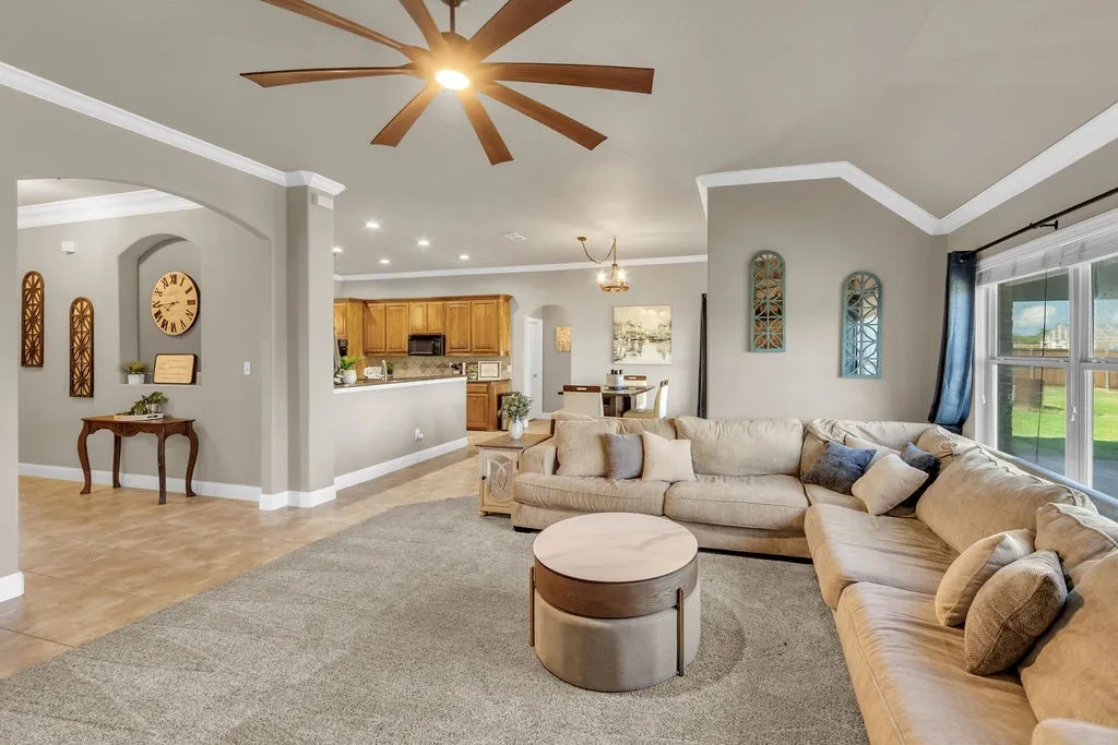 Single Family Residence For Sale in Hunt County , 1068 Oak Creek Circle, Royse City, Texas 75189, 5 Bedroom, 3 Bathroom, 4 Garage spaces, 2,988 Sqft, built in 2006, mls#21305435, Real Estate Agent in Royse City, Homes For Sale in Hunt county, Homes For Sale in Royse City, Realtor in Royse City Texas, Real Estate Brokerage Independent Realty Texas, Luminita Cordes Realtor